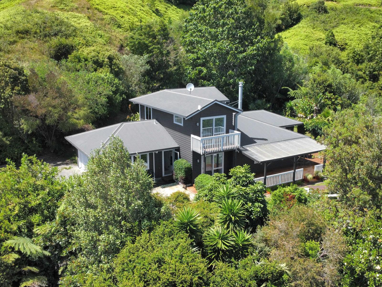 1377E Manawahe Road, Manawahe