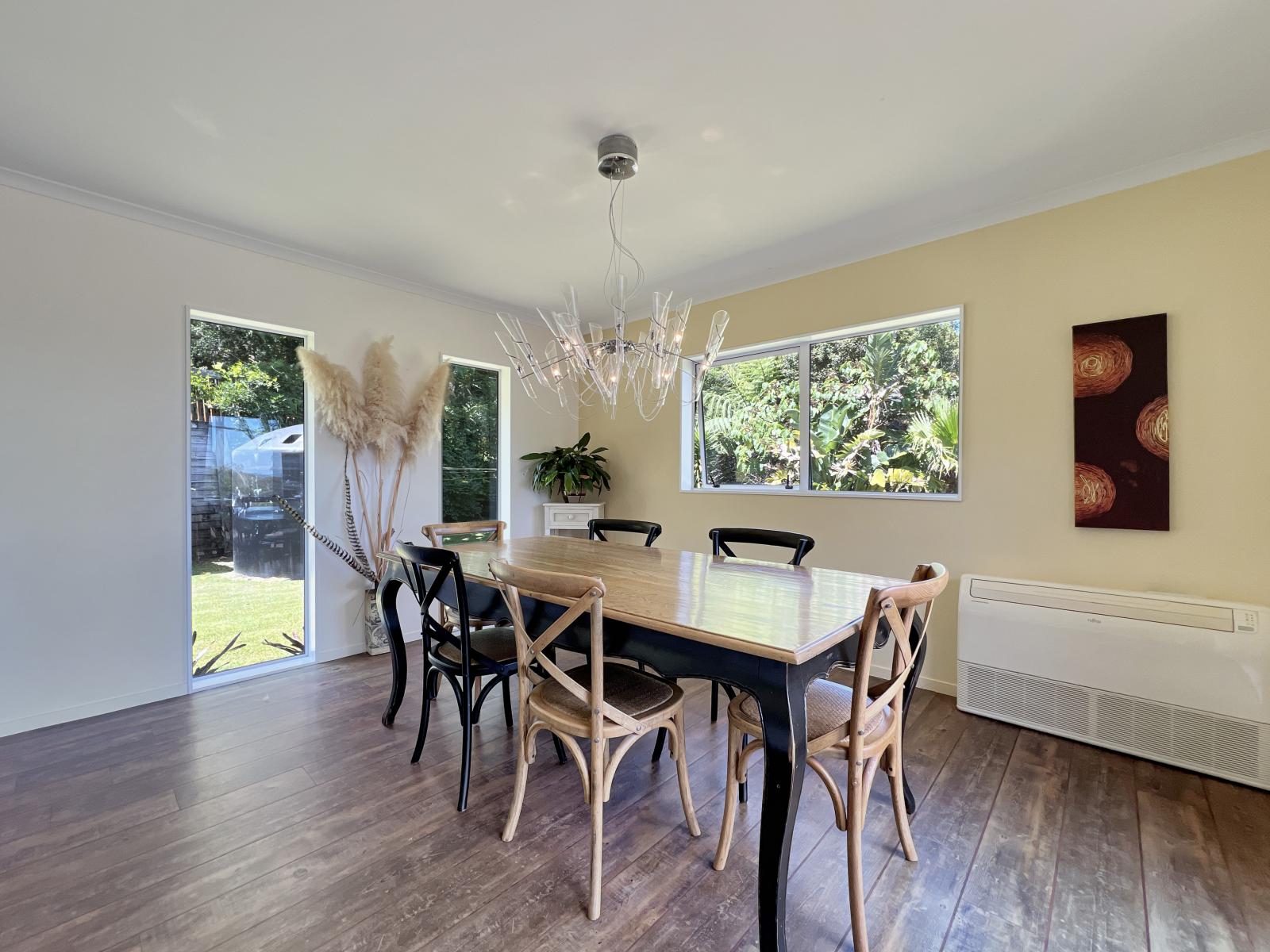 1377E Manawahe Road, Manawahe