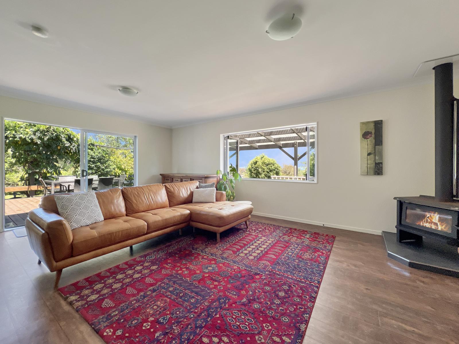 1377E Manawahe Road, Manawahe