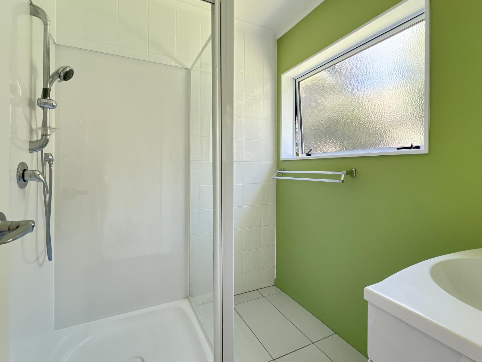 1377E Manawahe Road, Manawahe