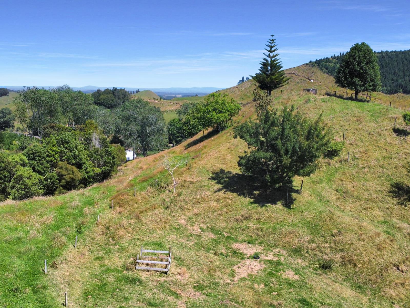 1377E Manawahe Road, Manawahe