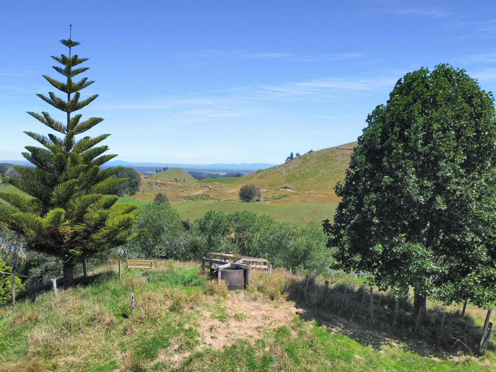 1377E Manawahe Road, Manawahe