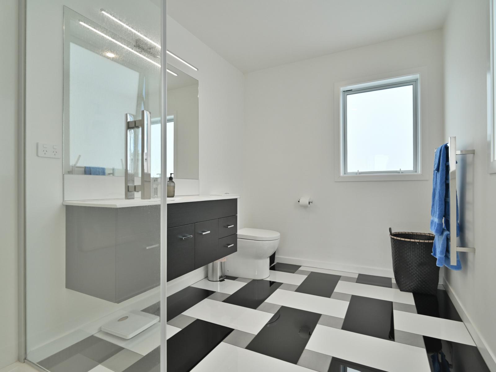 5 Watt Court, Mahora