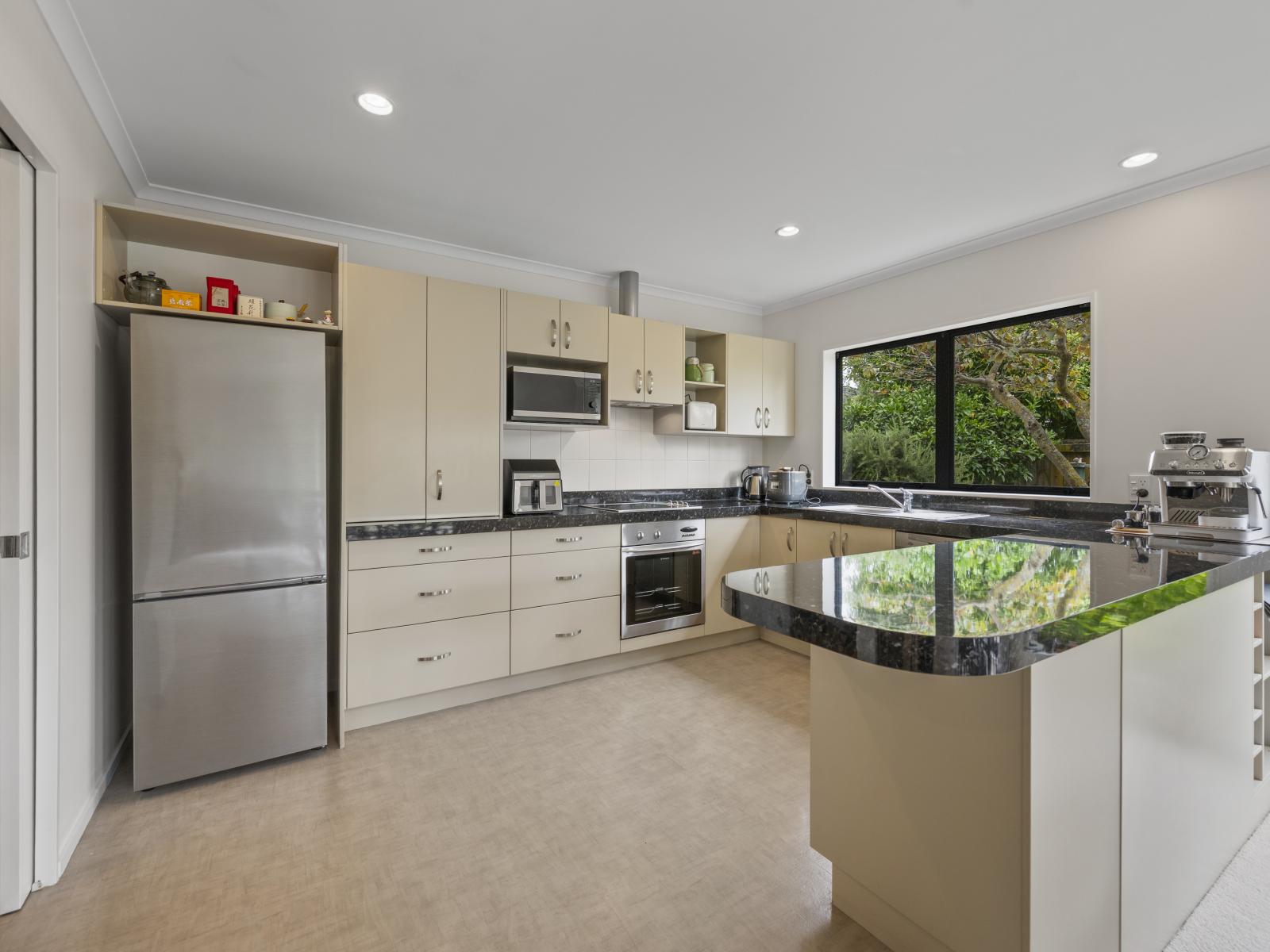 219 Frimley Oaks, Frimley