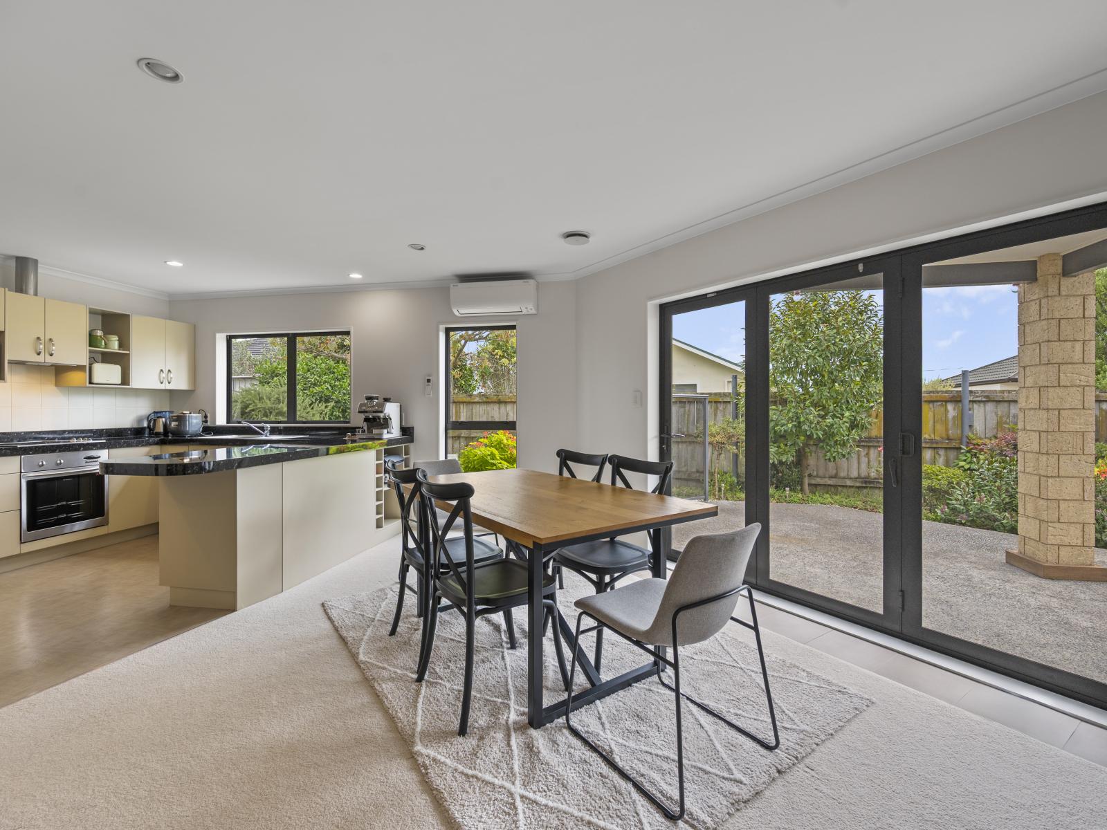 219 Frimley Oaks, Frimley