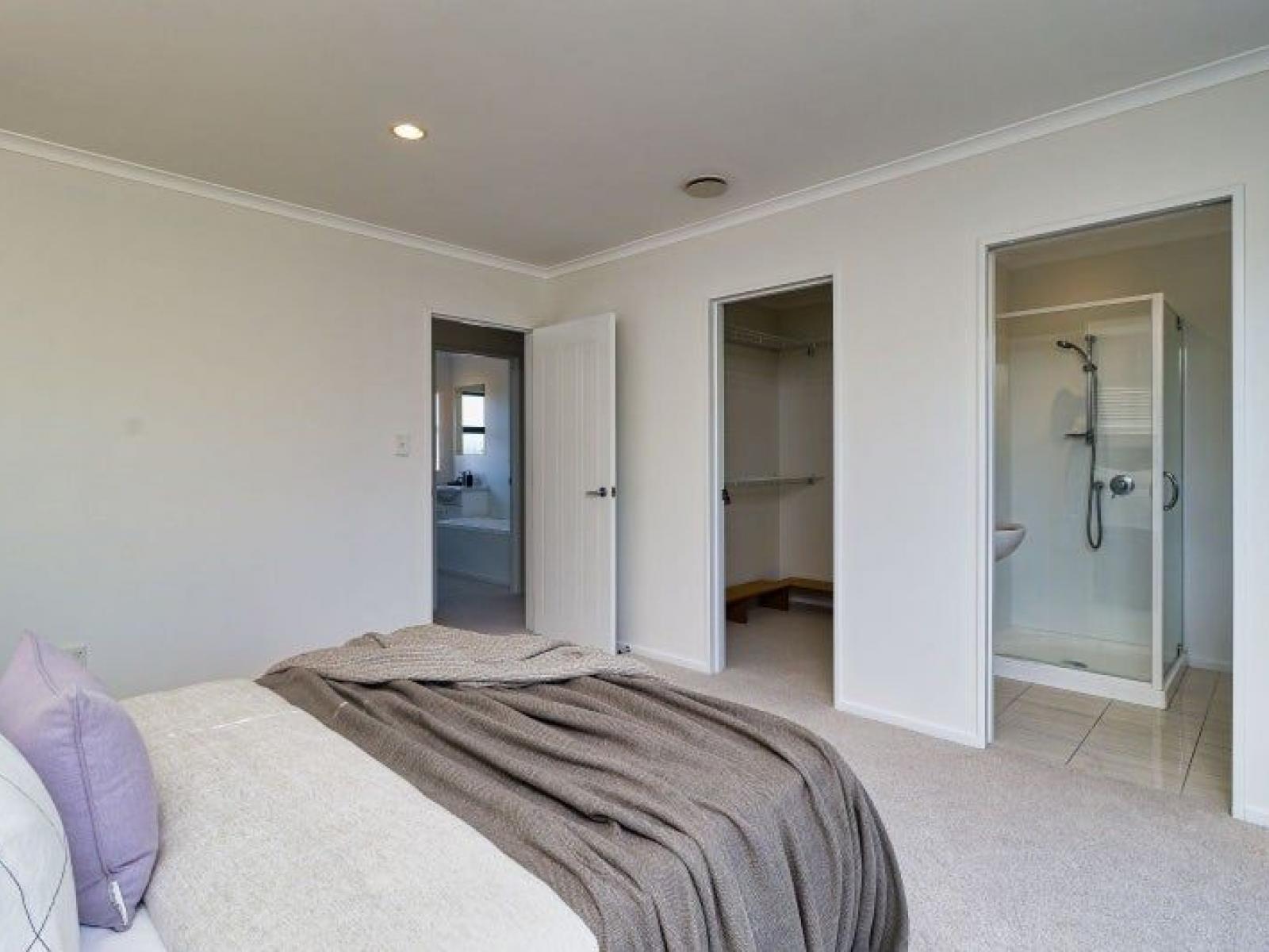 219 Frimley Oaks, Frimley