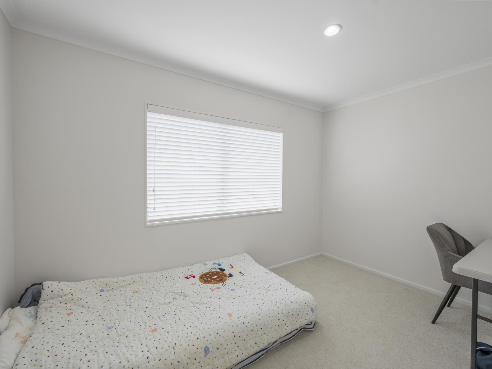 219 Frimley Oaks, Frimley