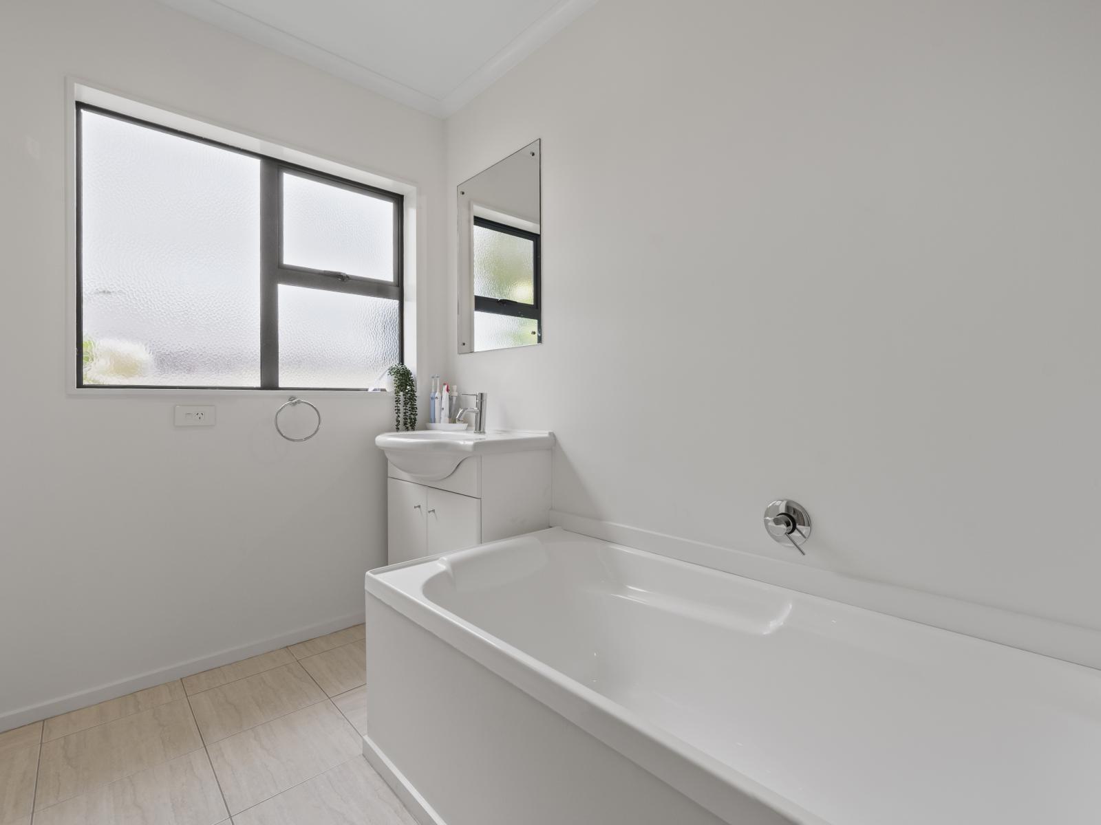 219 Frimley Oaks, Frimley