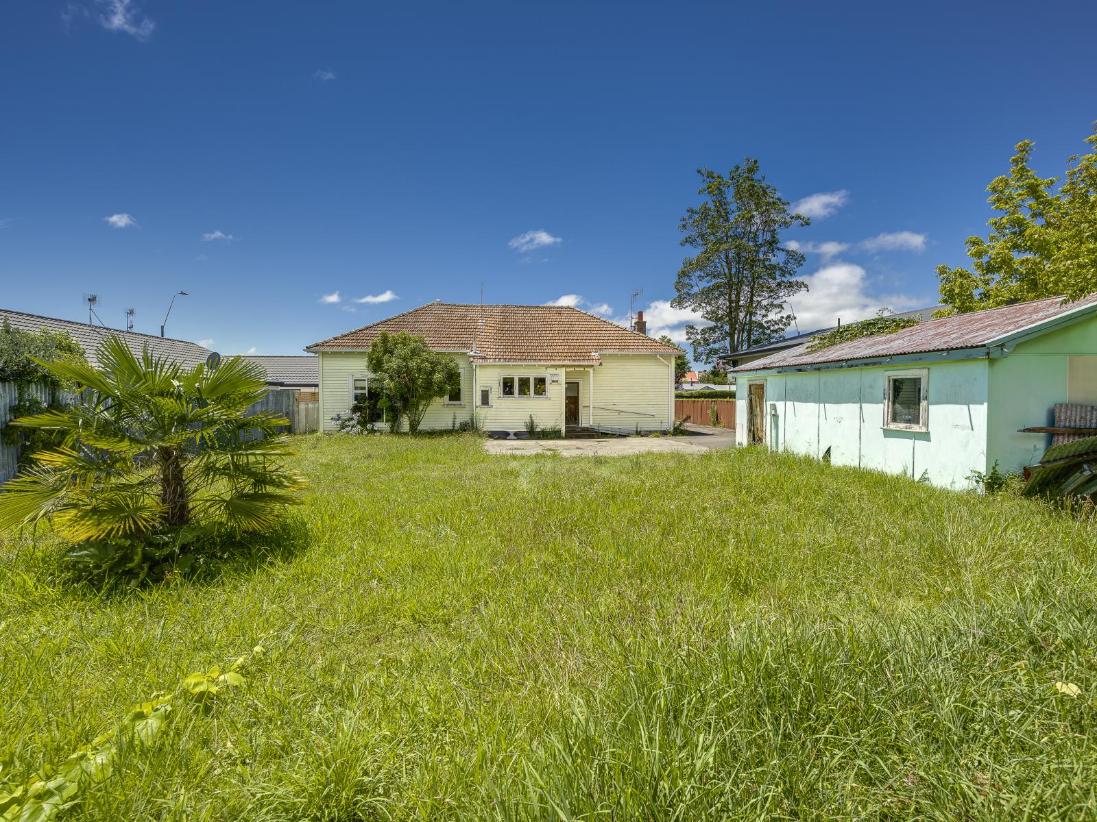 302 Southampton Street West, Hastings