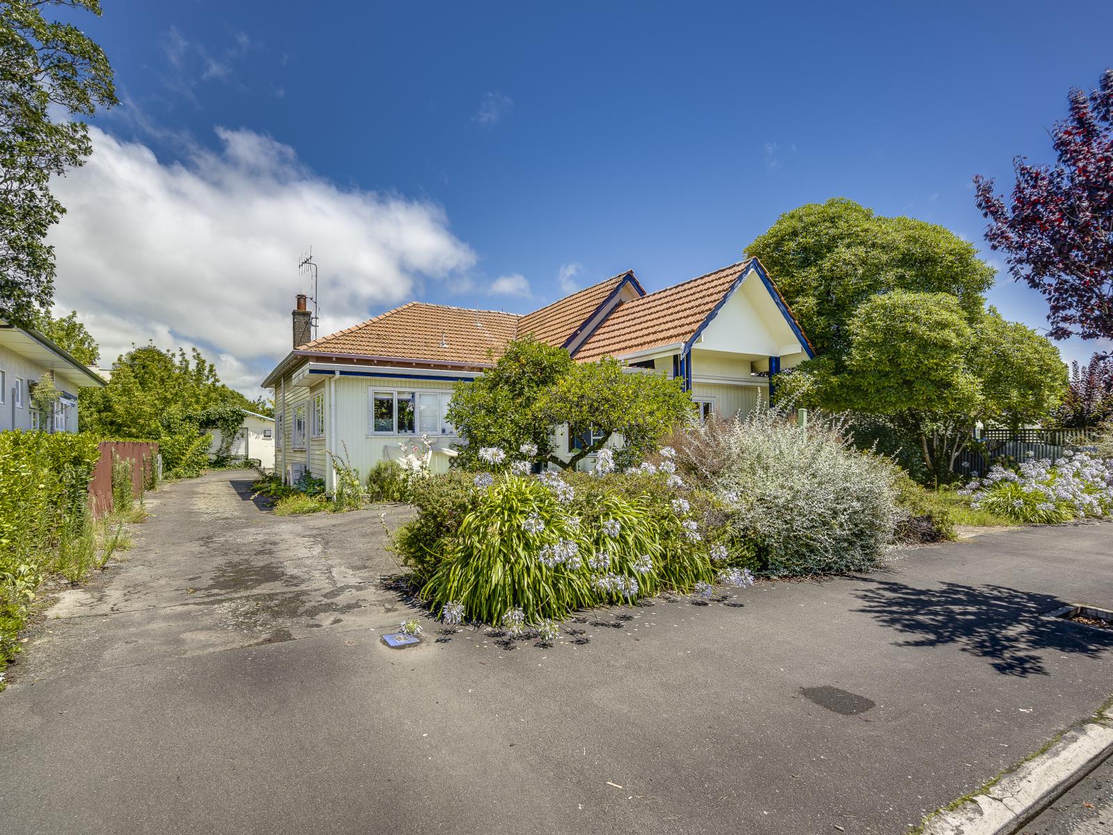 302 Southampton Street West, Hastings