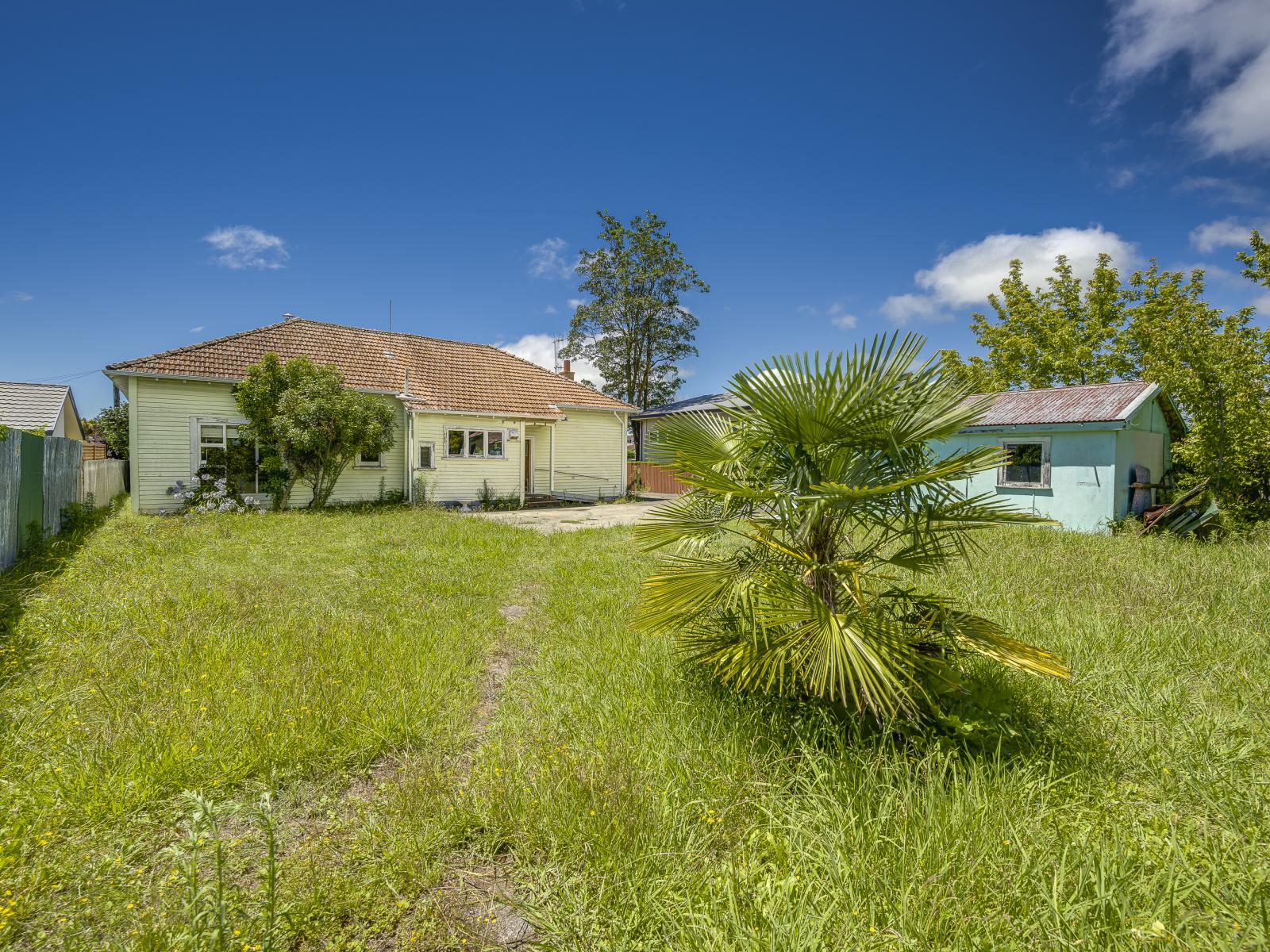 302 Southampton Street West, Hastings