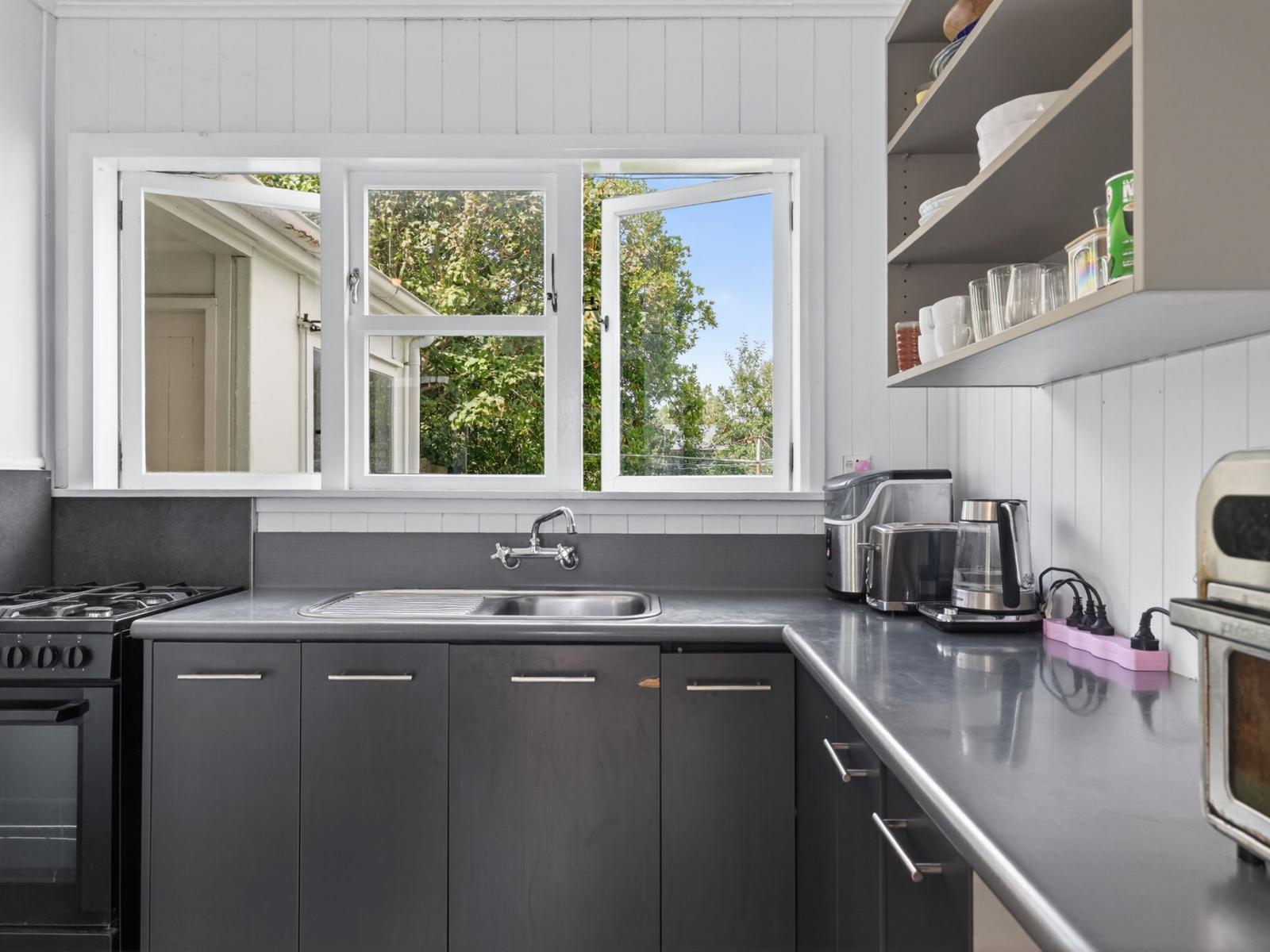 4 Renfrew Place, Highbury