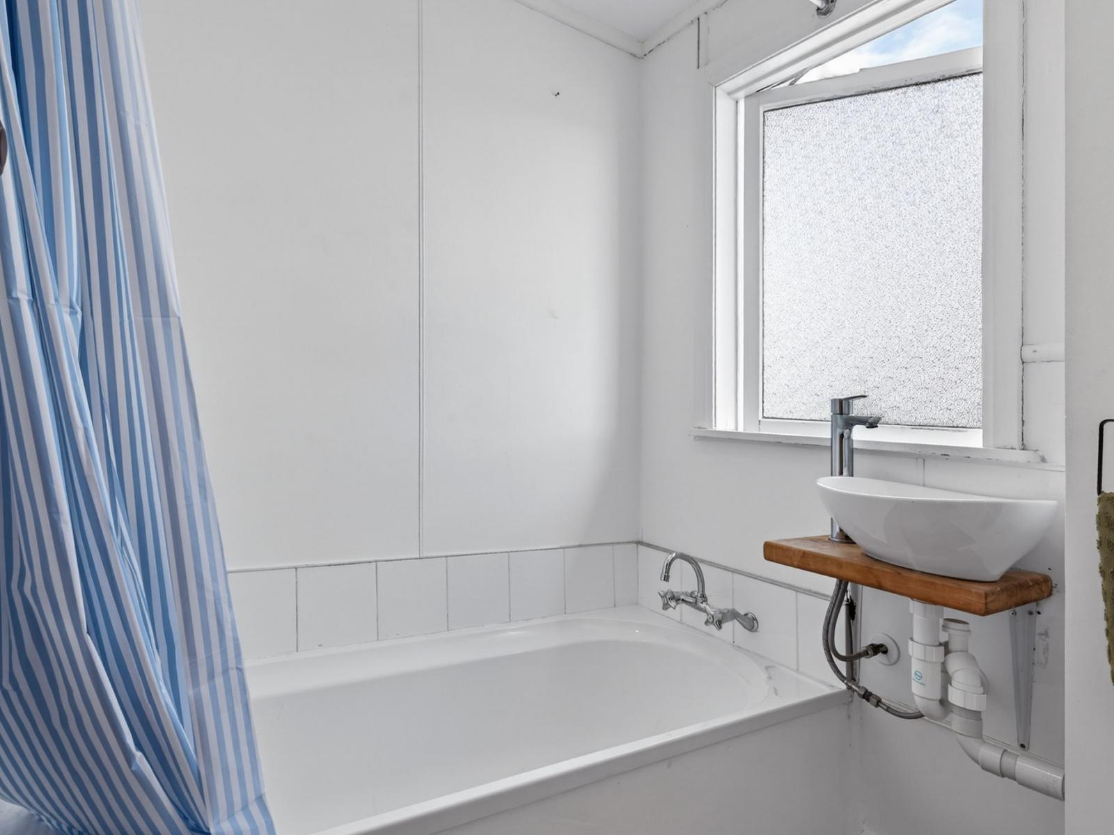 4 Renfrew Place, Highbury