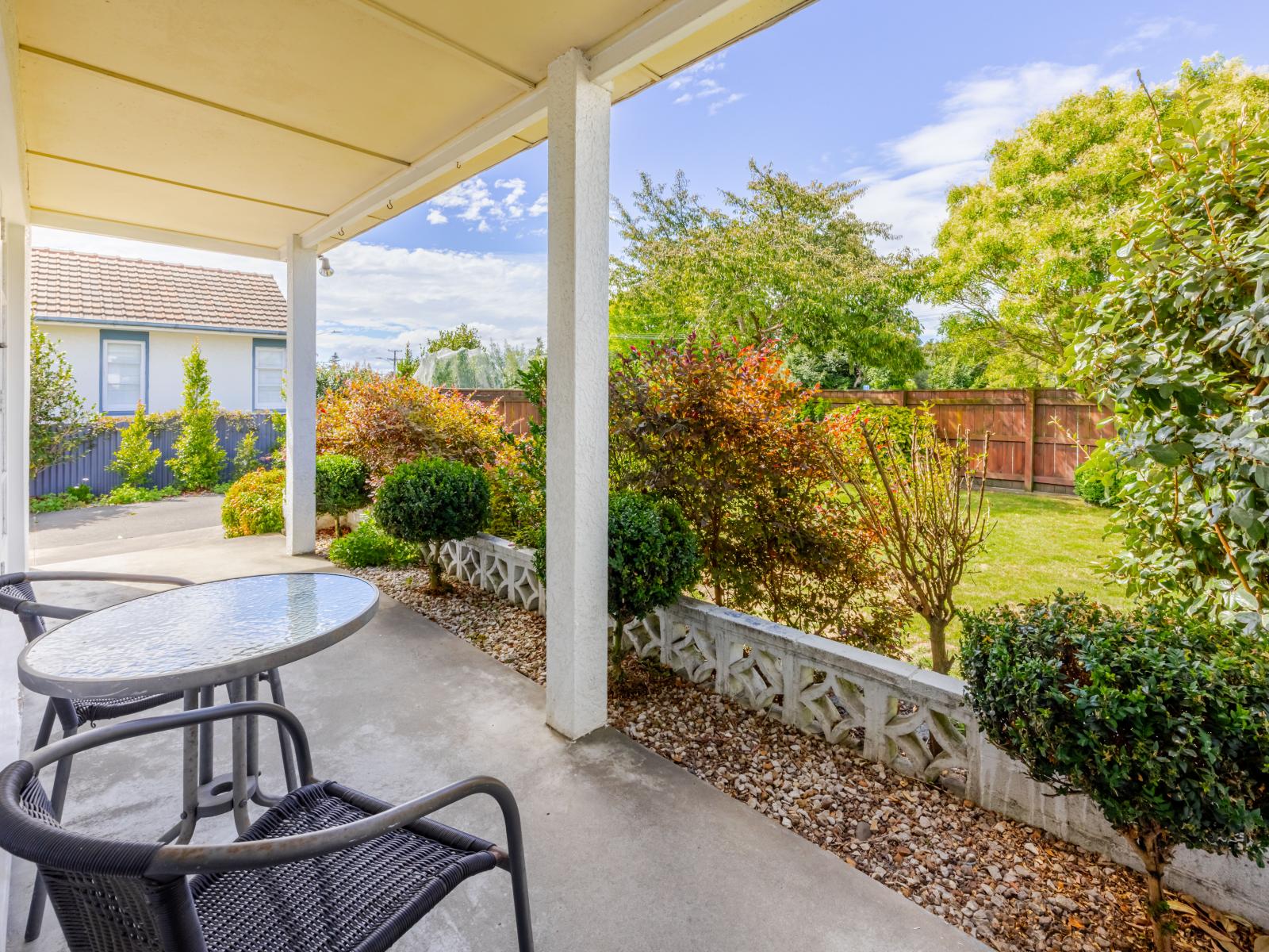 810 Frederick Street West, Mahora