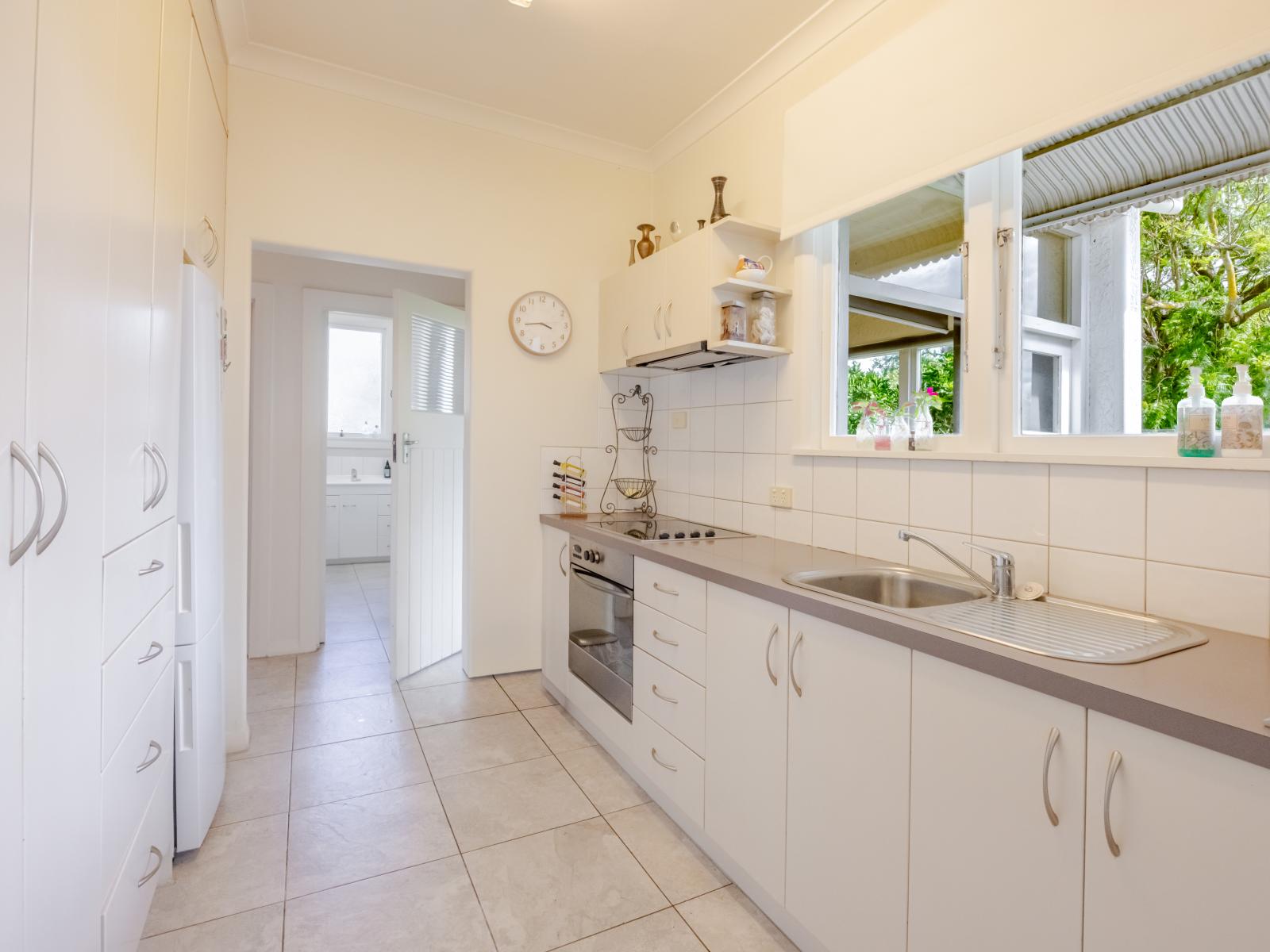 810 Frederick Street West, Mahora