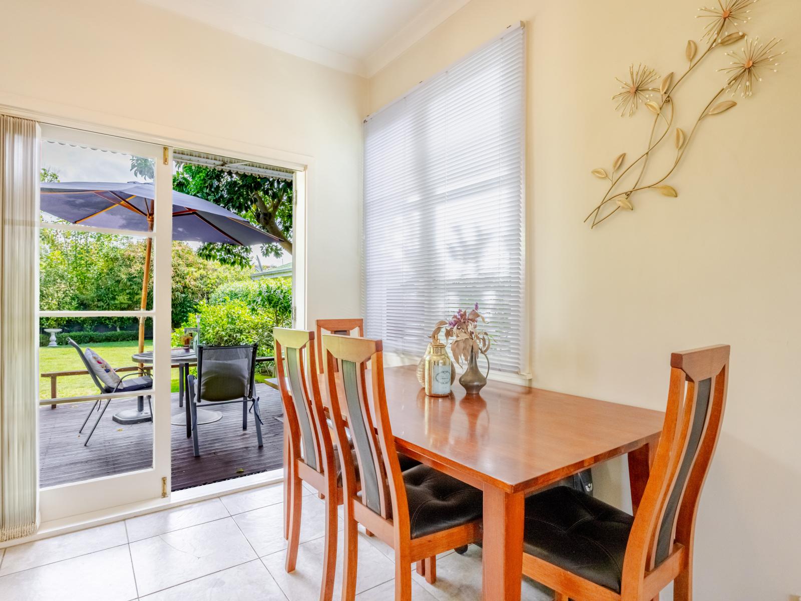 810 Frederick Street West, Mahora