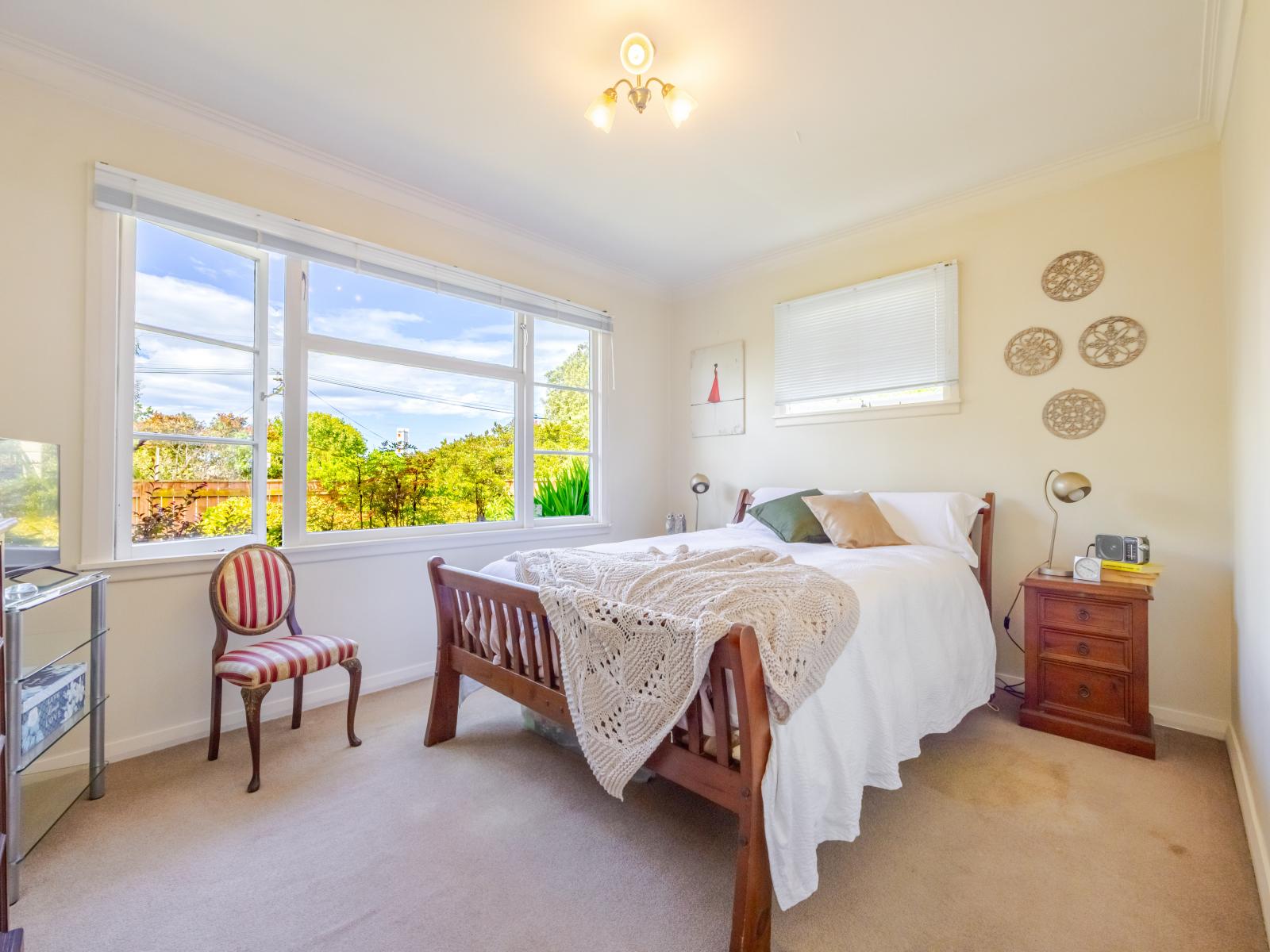 810 Frederick Street West, Mahora