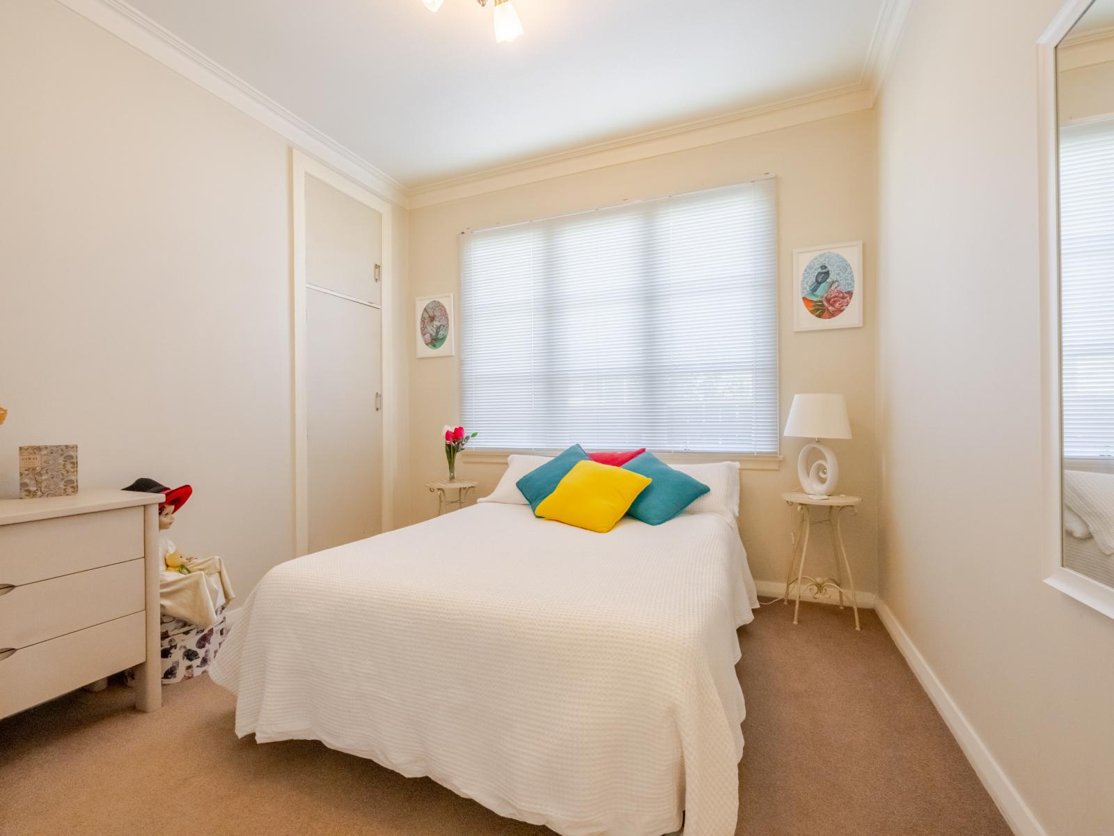 810 Frederick Street West, Mahora