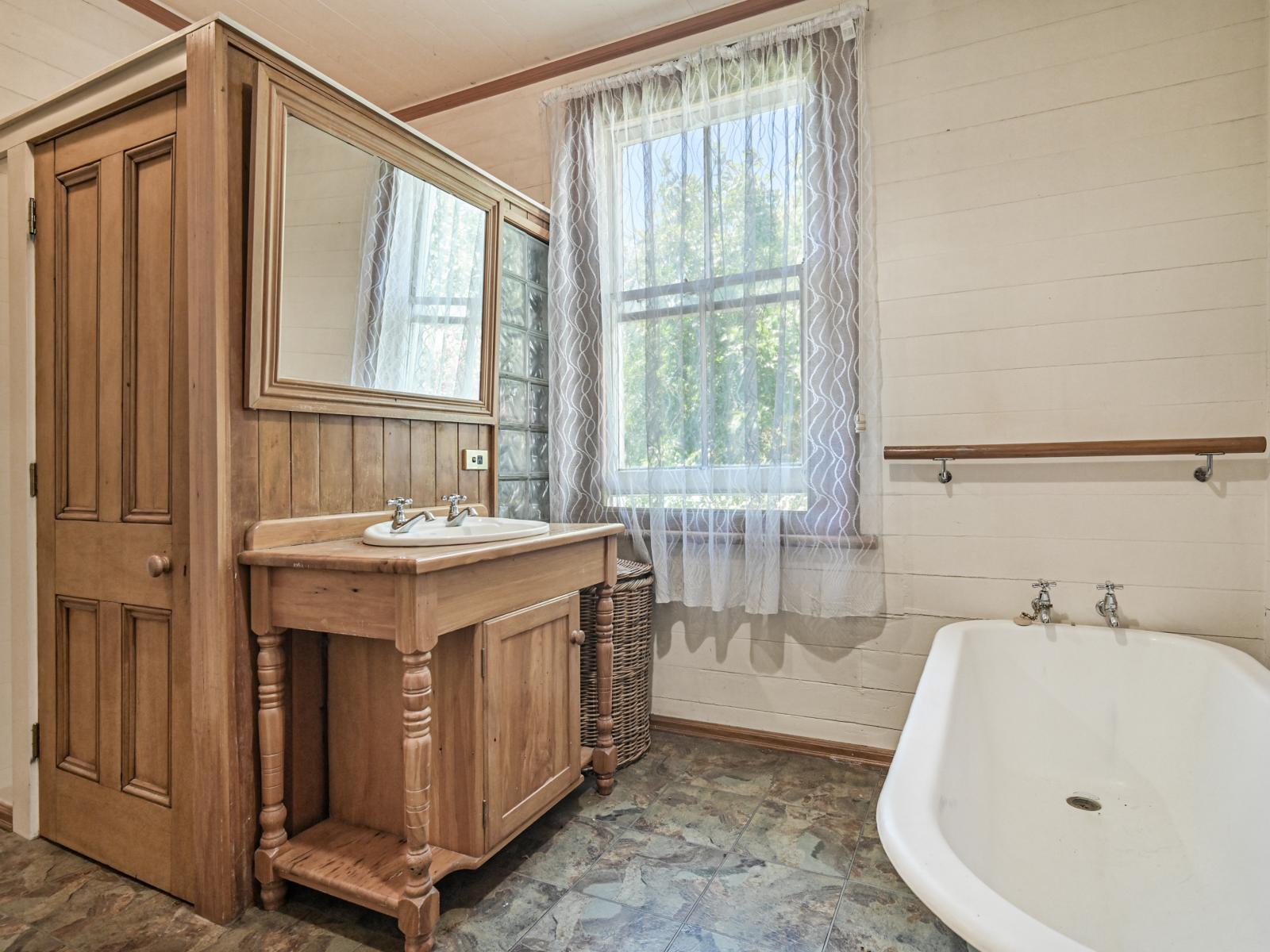 3439 State Highway 50, Maraekakaho