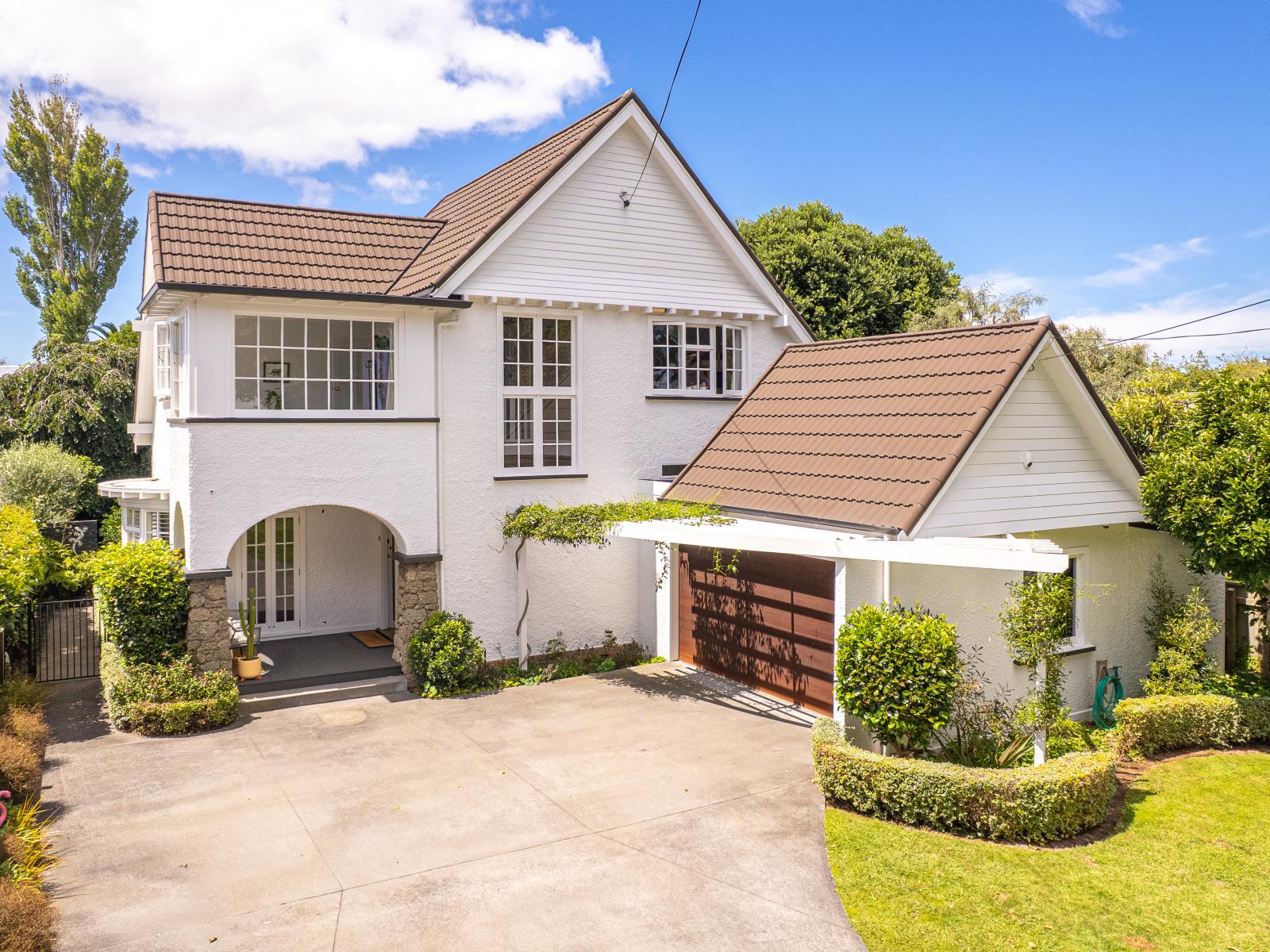 9 Selwyn Crescent, College Estate