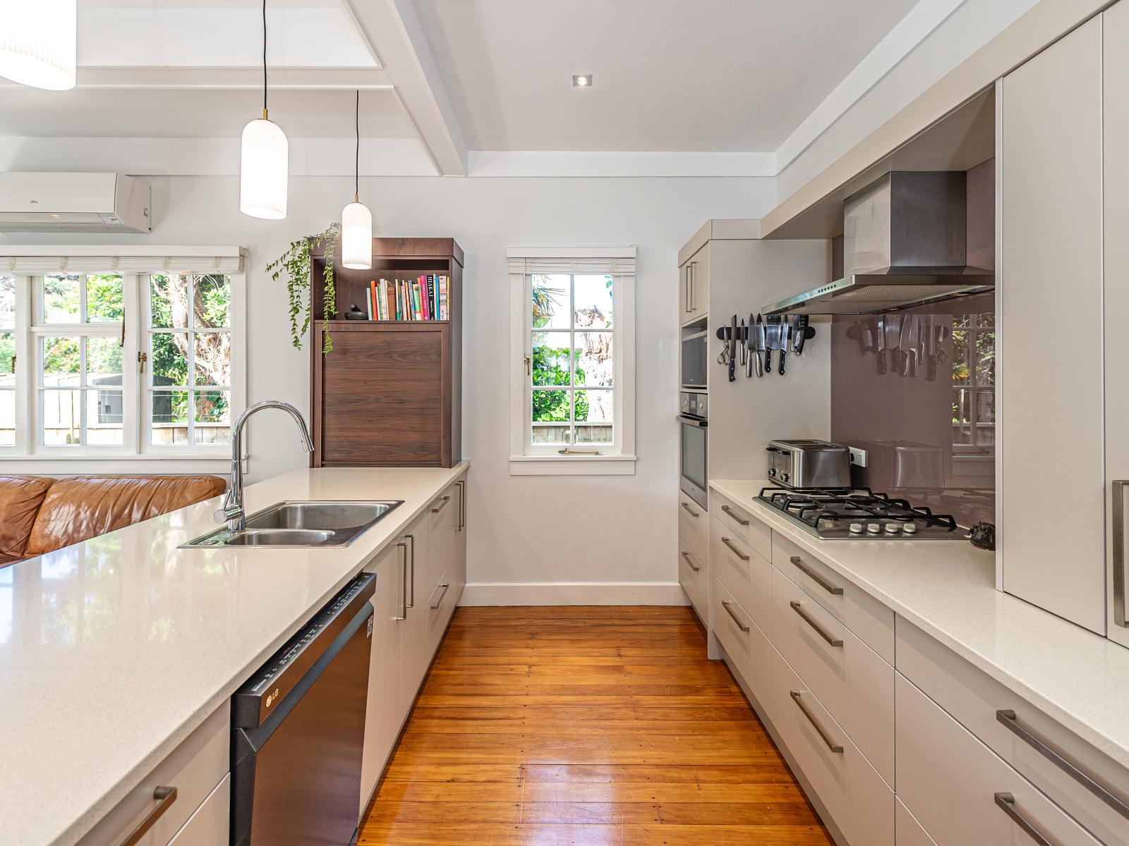 9 Selwyn Crescent, College Estate