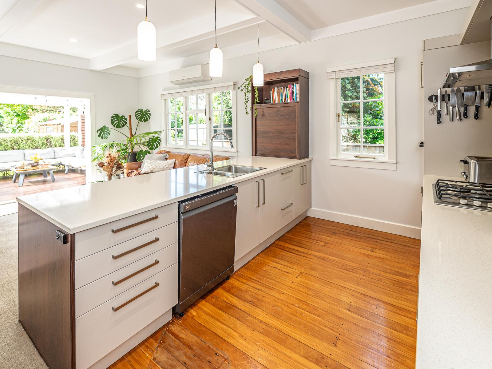 9 Selwyn Crescent, College Estate