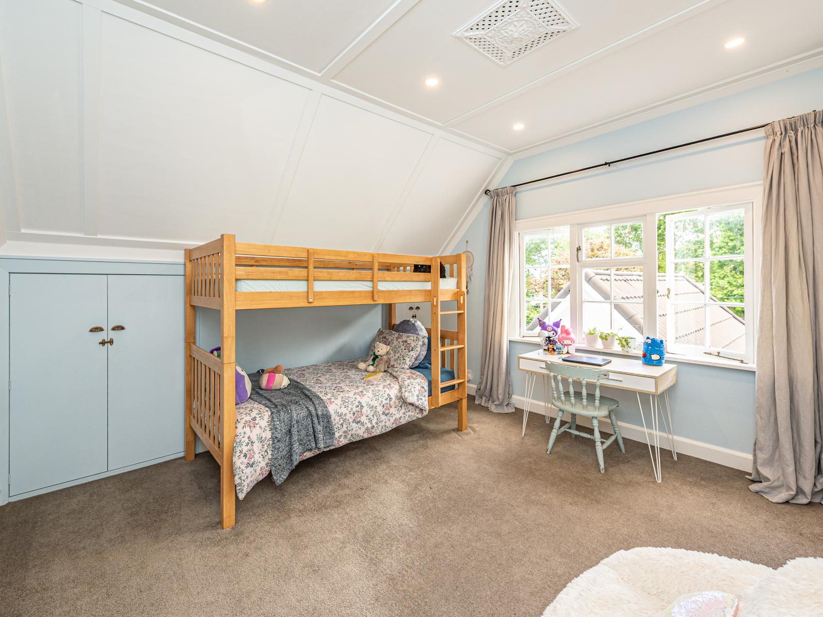 9 Selwyn Crescent, College Estate