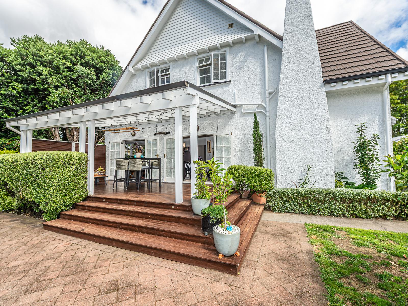 9 Selwyn Crescent, College Estate