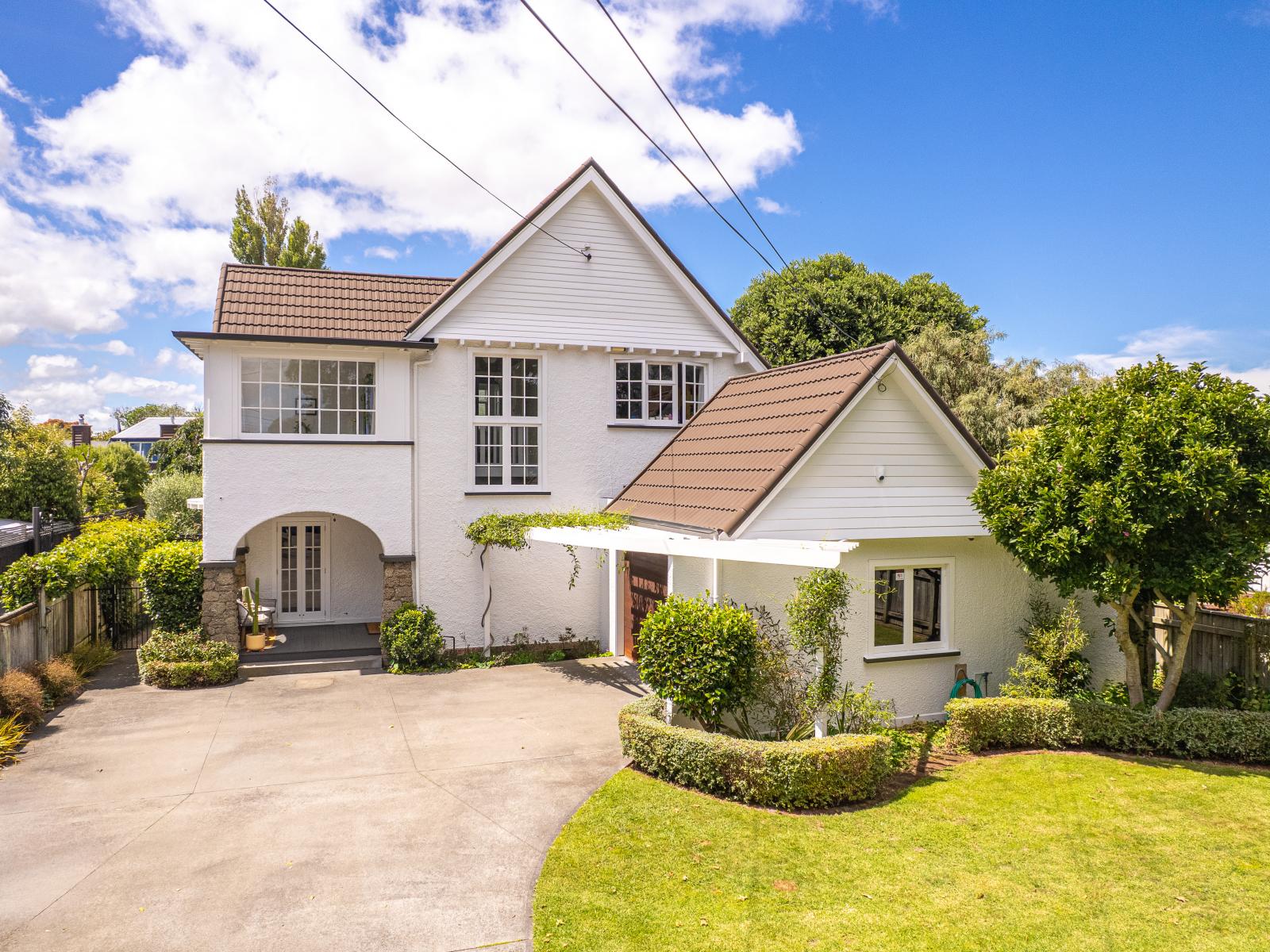 9 Selwyn Crescent, College Estate