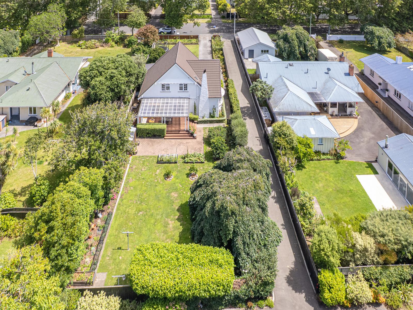 9 Selwyn Crescent, College Estate