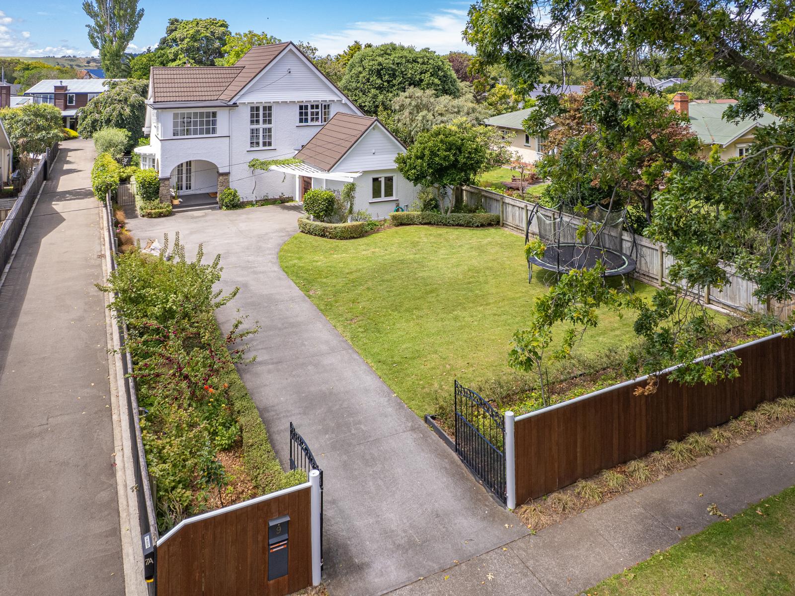 9 Selwyn Crescent, College Estate