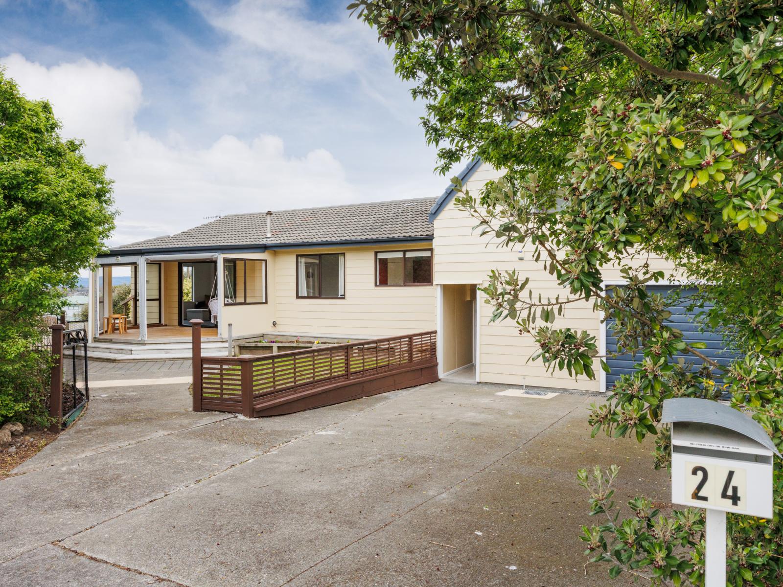 24 Fraser Drive, Feilding