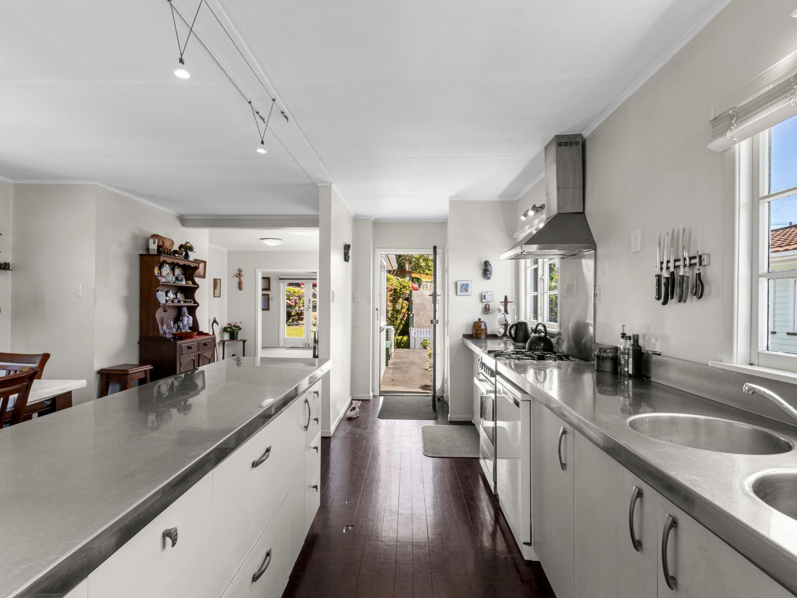 101 Clawton Street, Westown