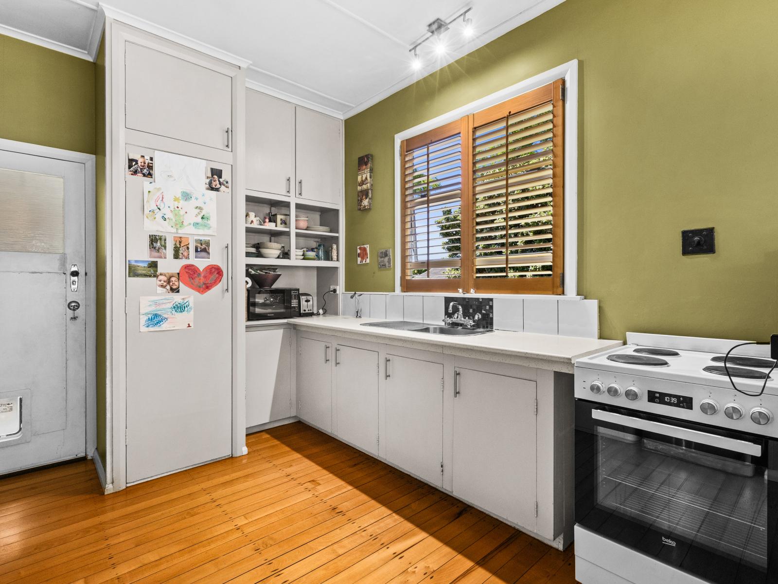 114 Mayfair Avenue, Mayfair