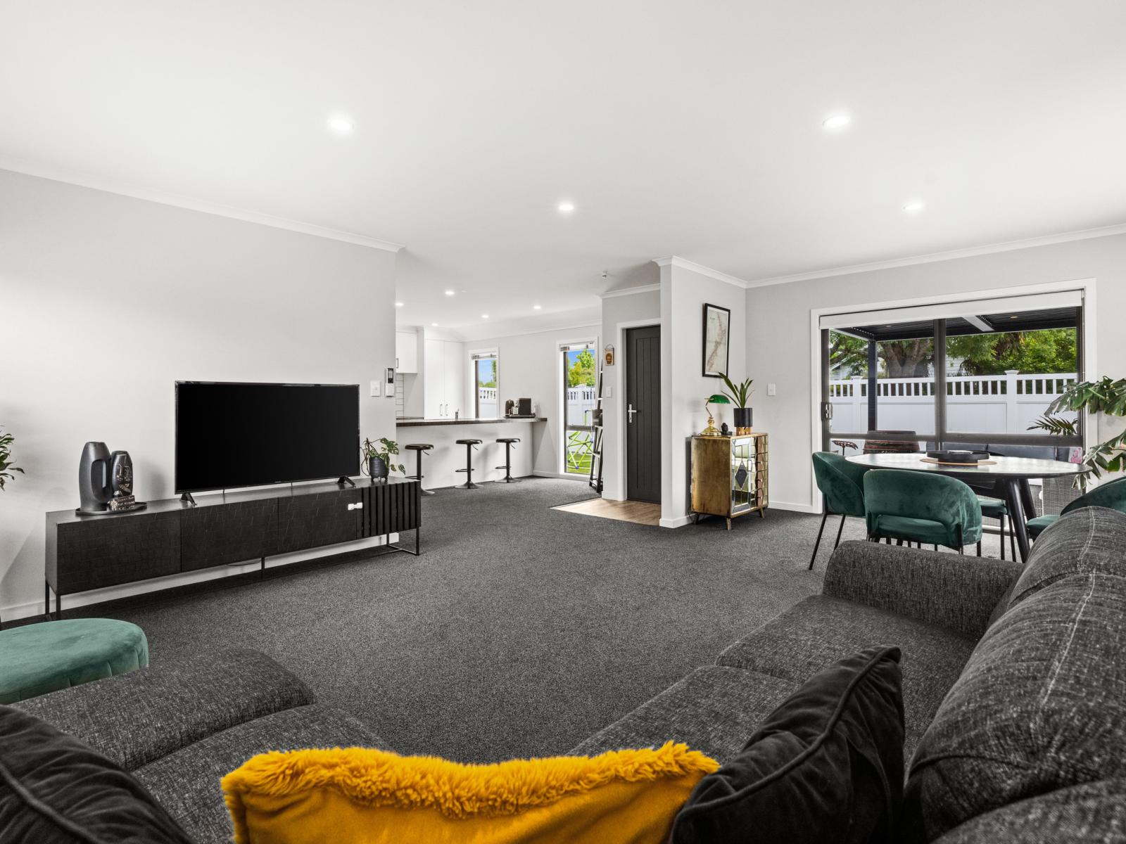 1008A Frances Street, Akina