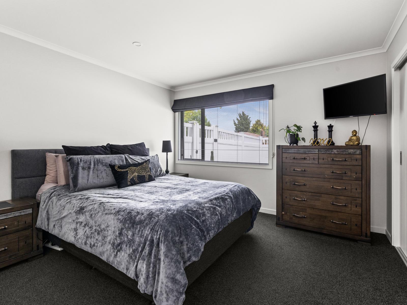 1008A Frances Street, Akina