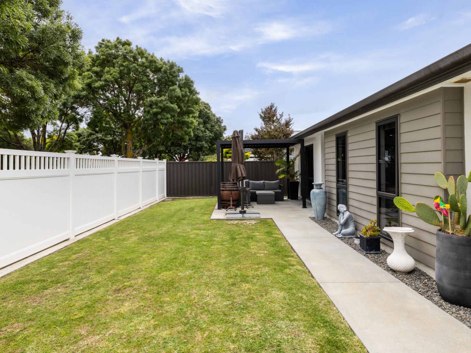 1008A Frances Street, Akina