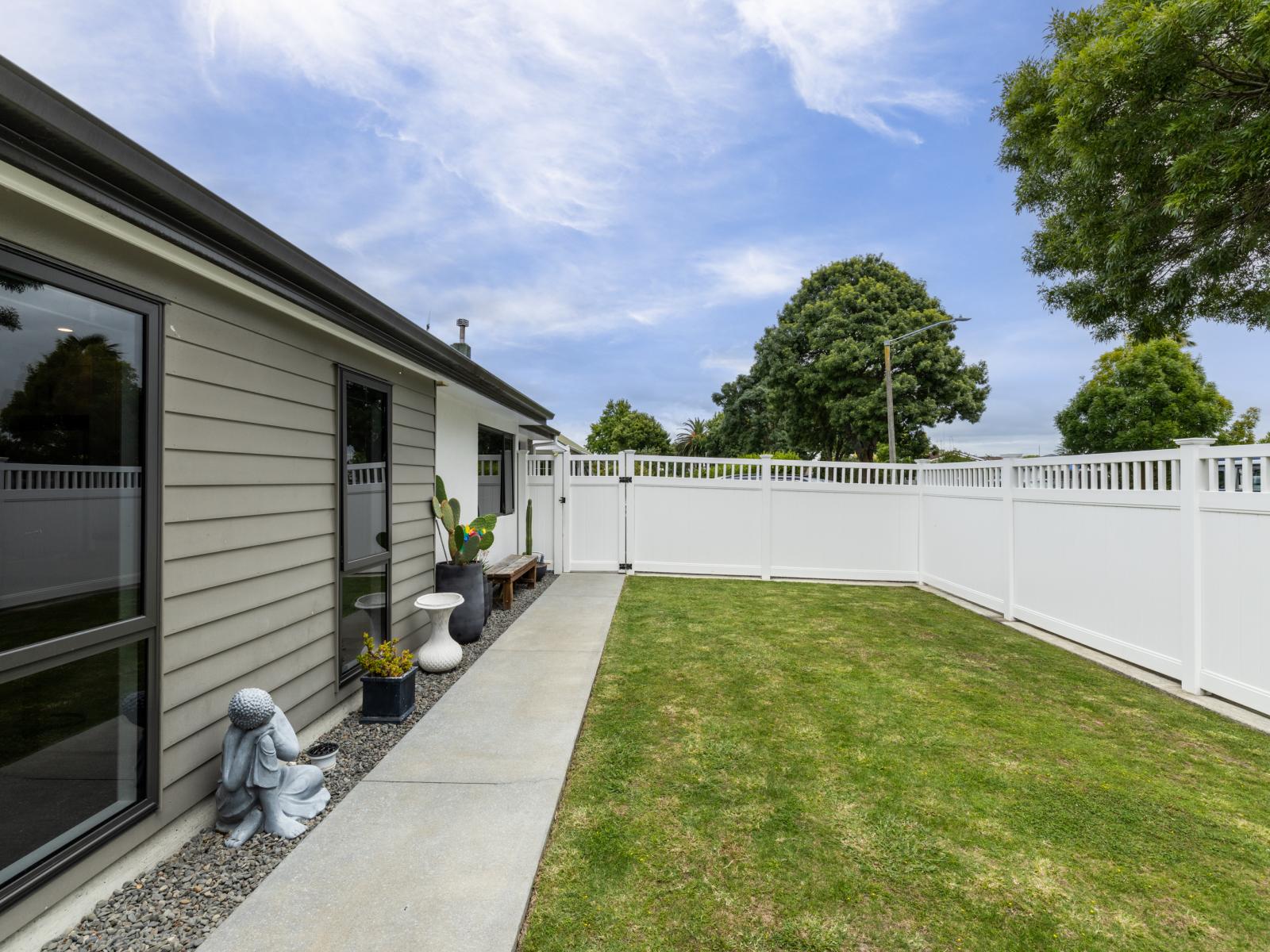 1008A Frances Street, Akina