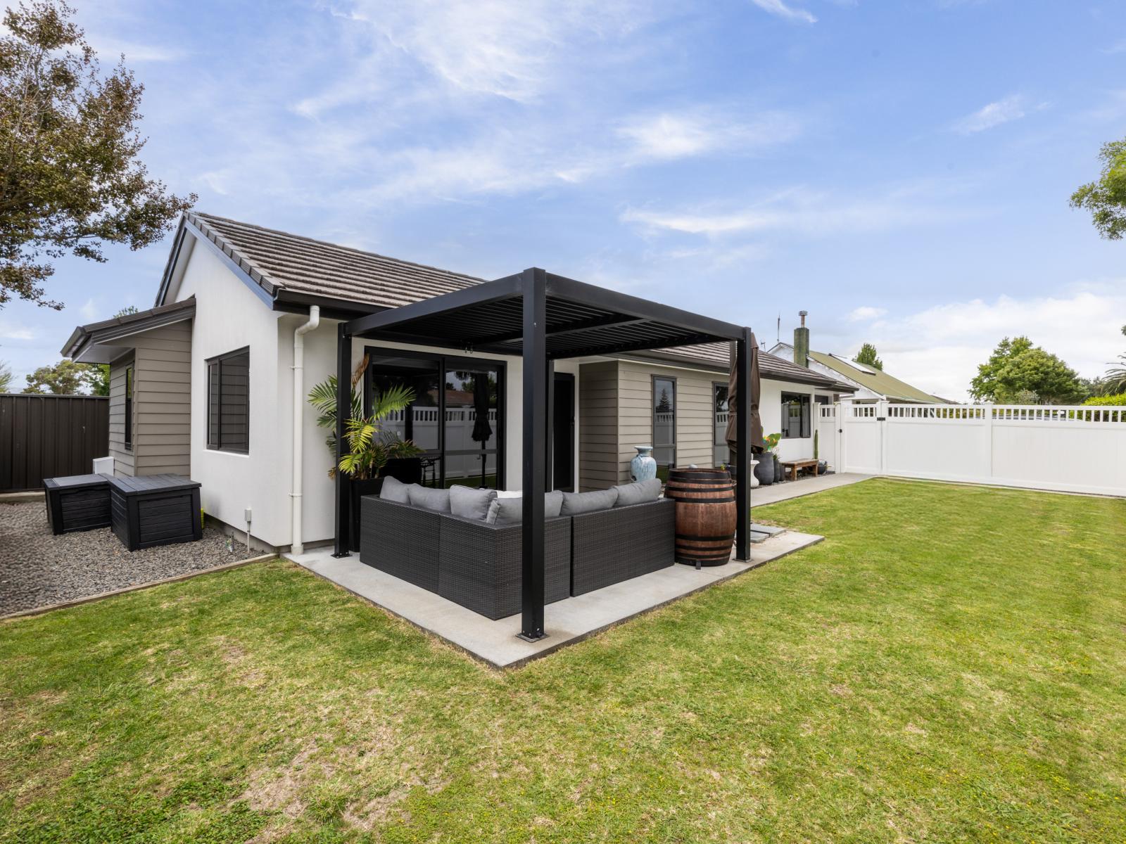 1008A Frances Street, Akina
