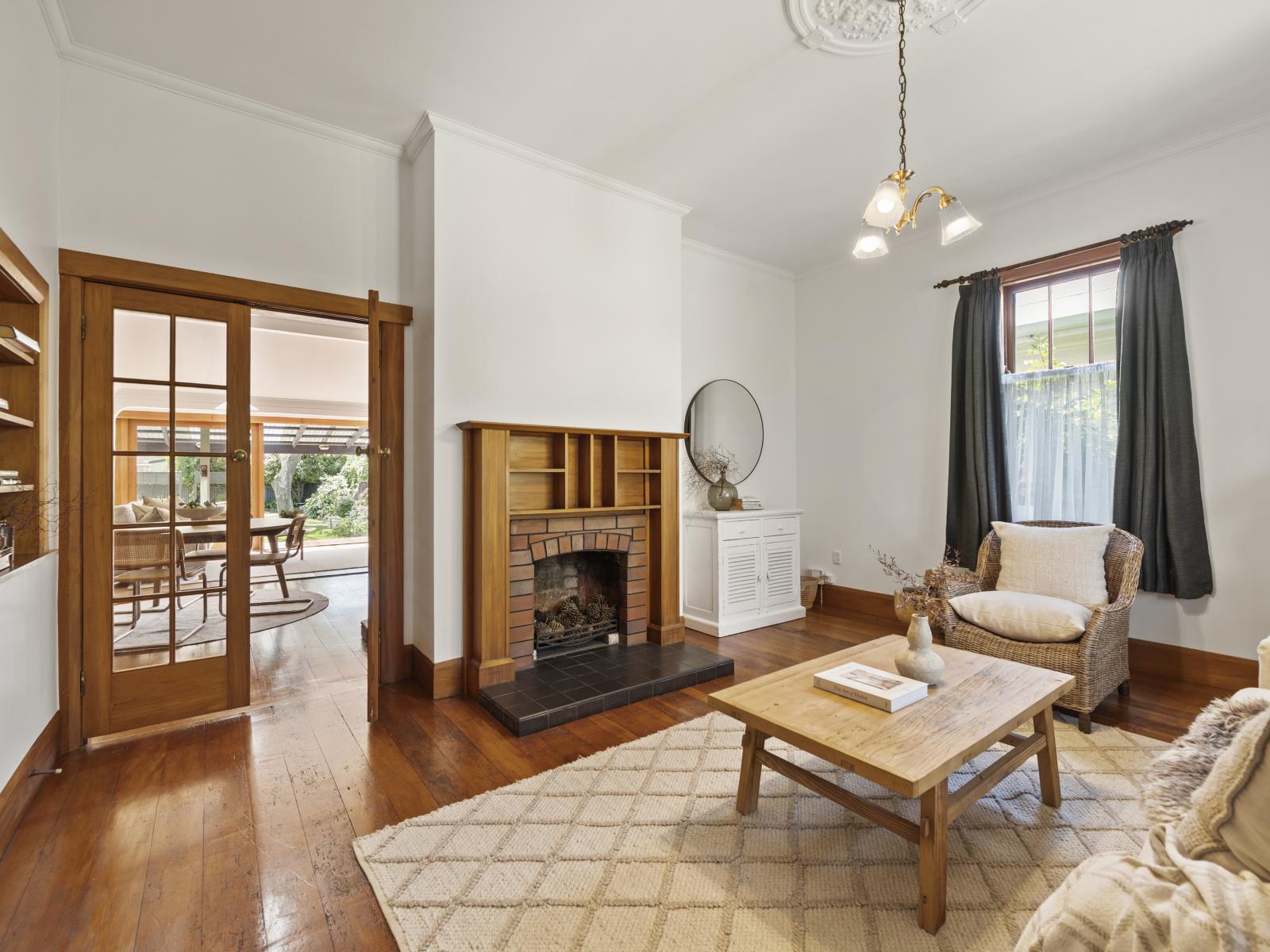 703 Queen Street West, St Leonards