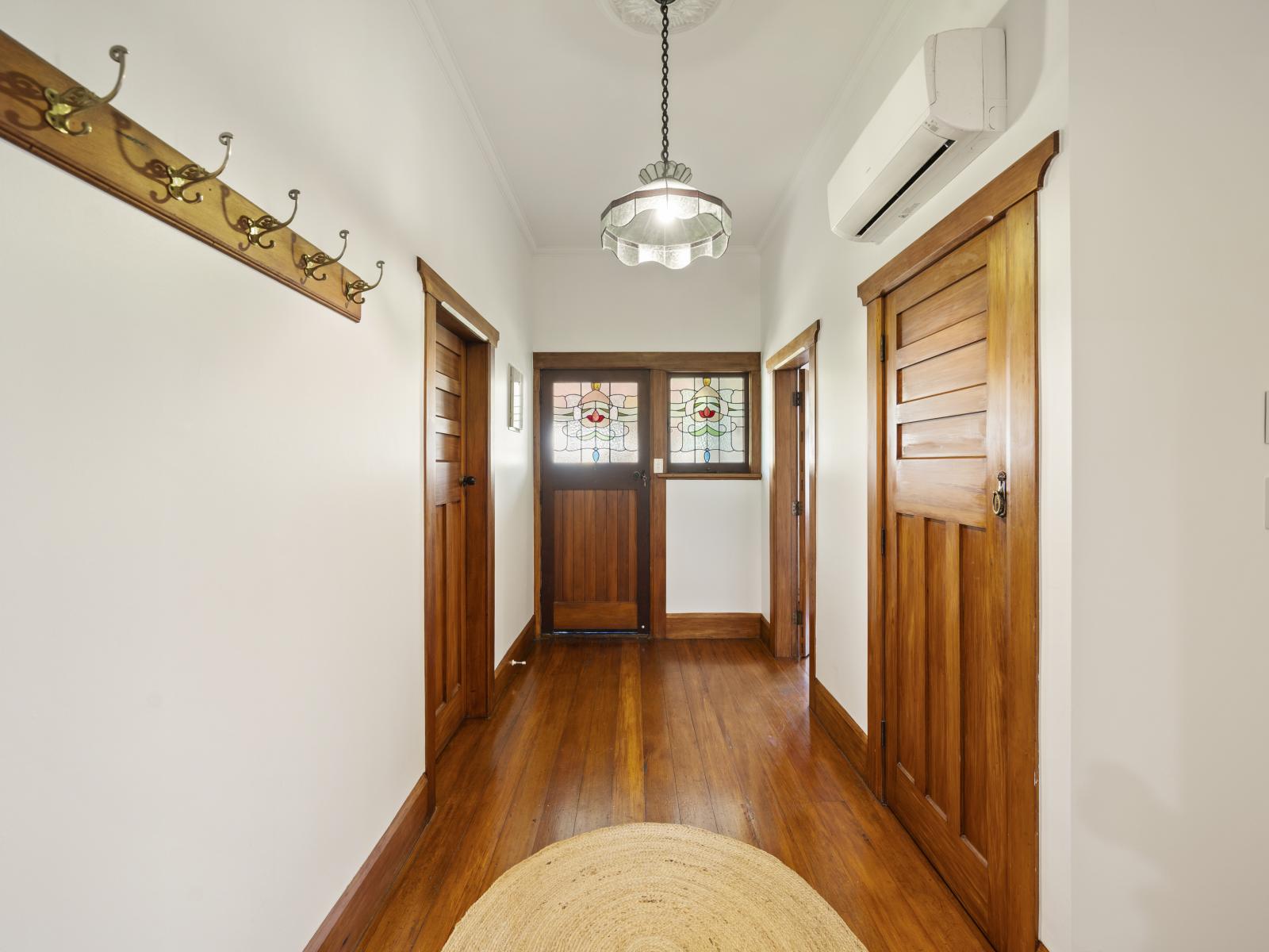 703 Queen Street West, St Leonards