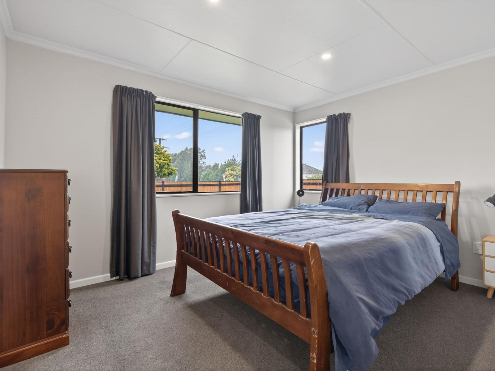 5 Cemetery Road, Sanson