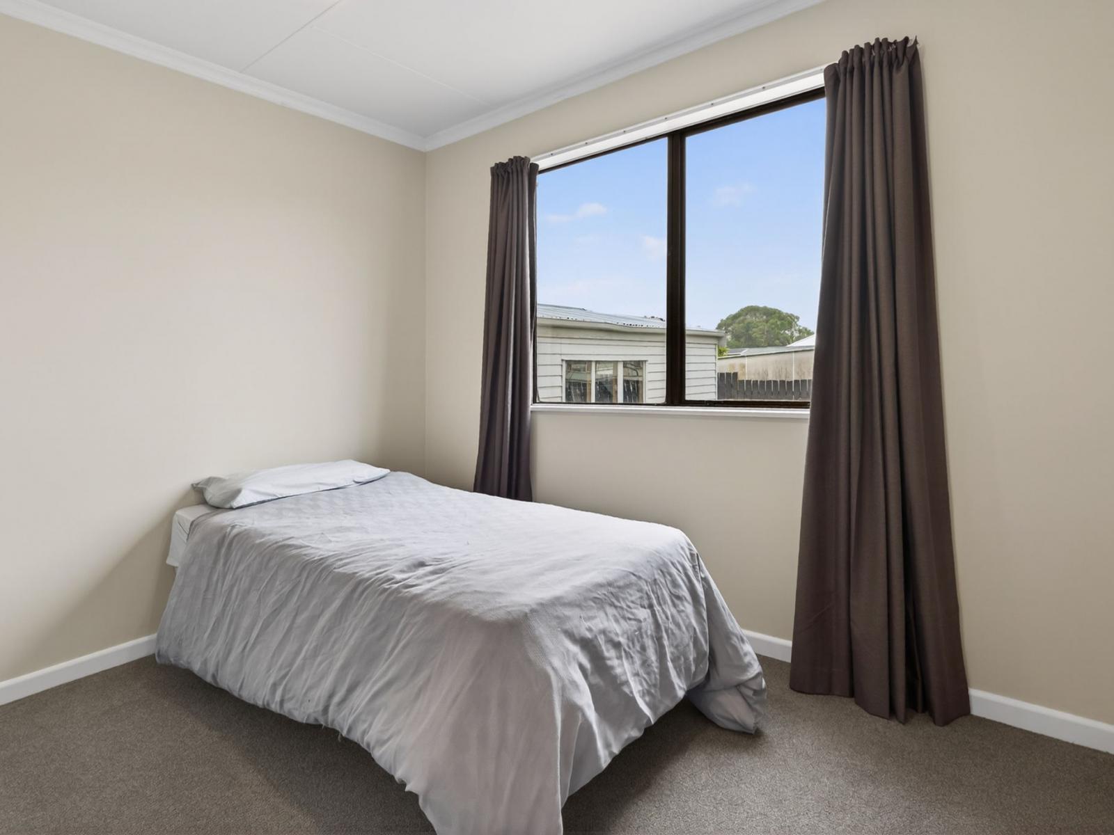 5 Cemetery Road, Sanson