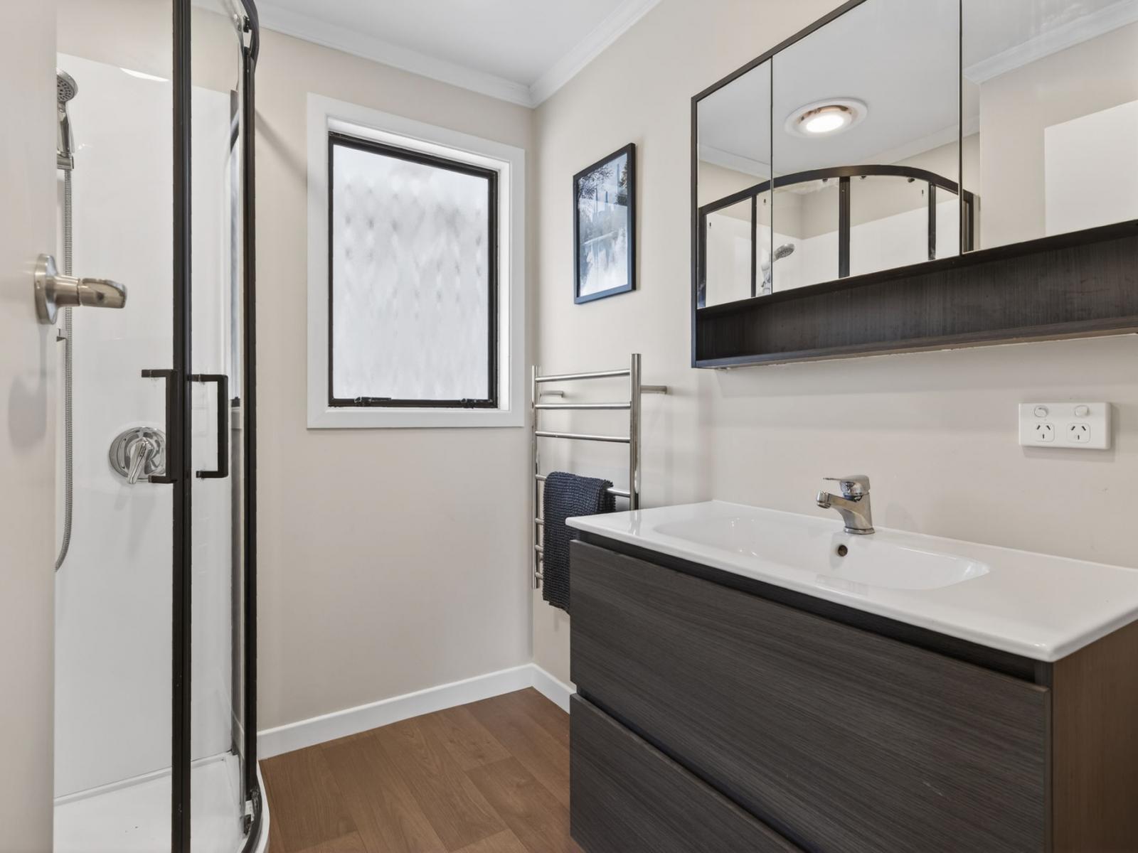 5 Cemetery Road, Sanson