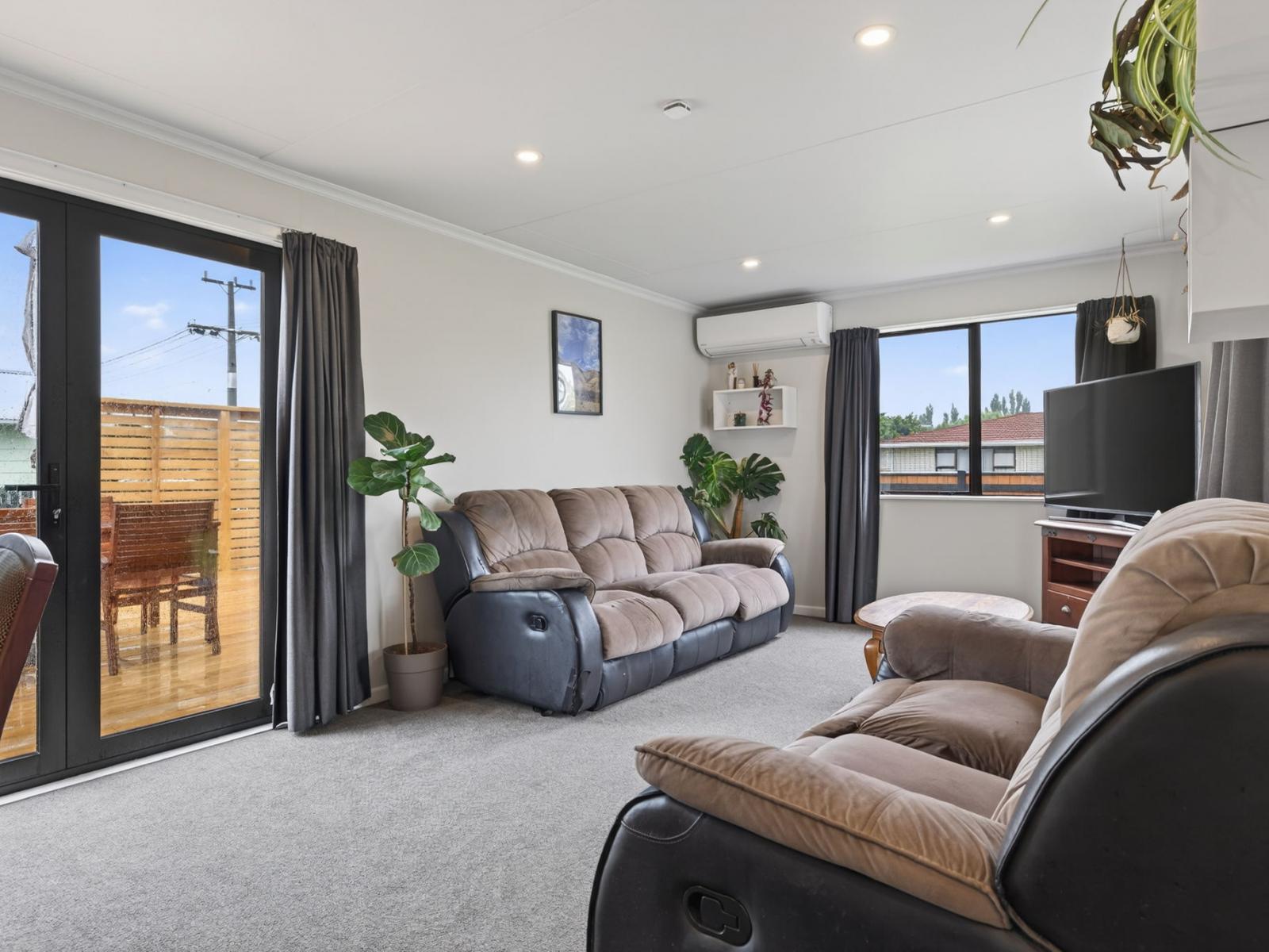 5 Cemetery Road, Sanson