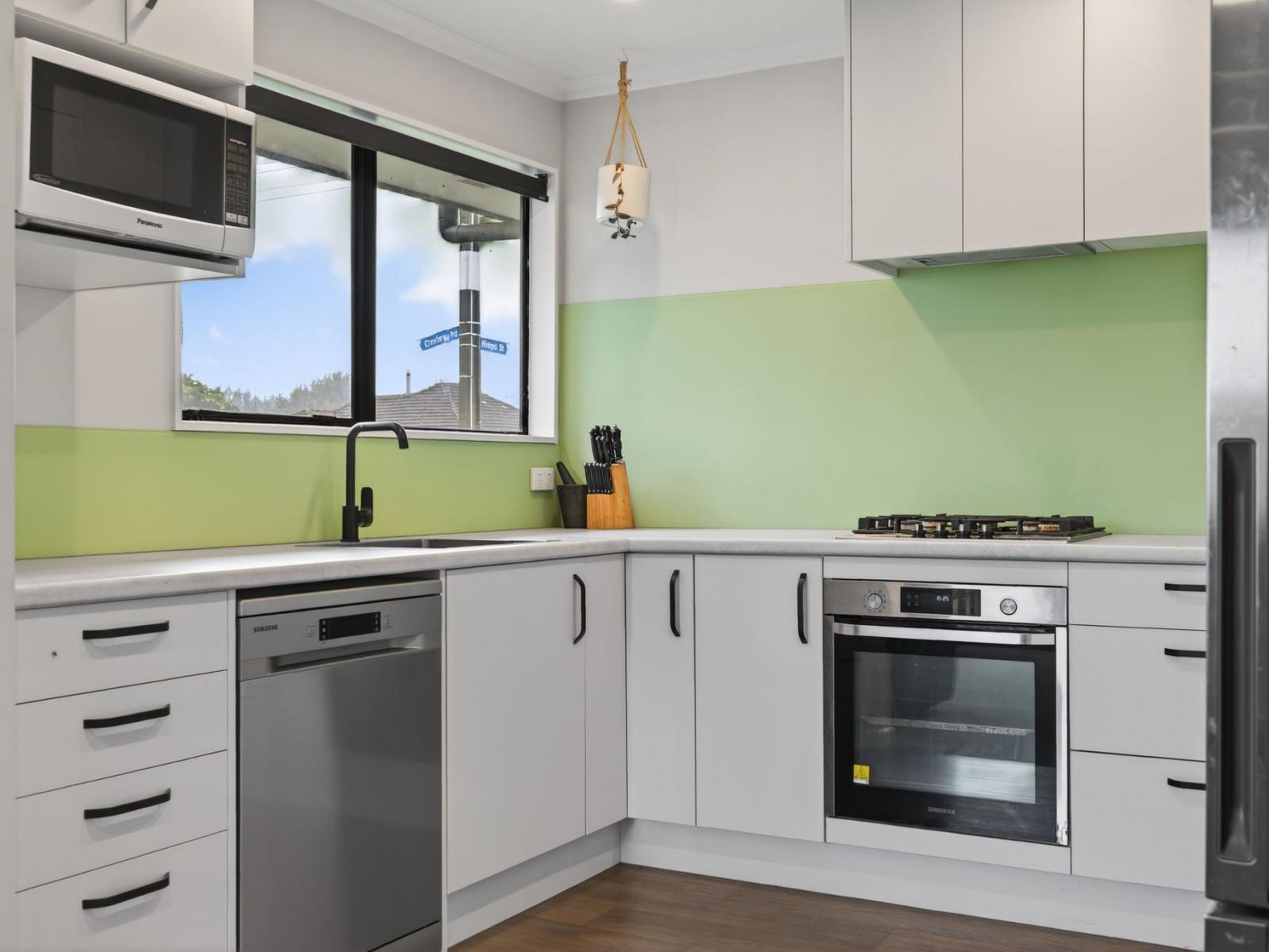 5 Cemetery Road, Sanson