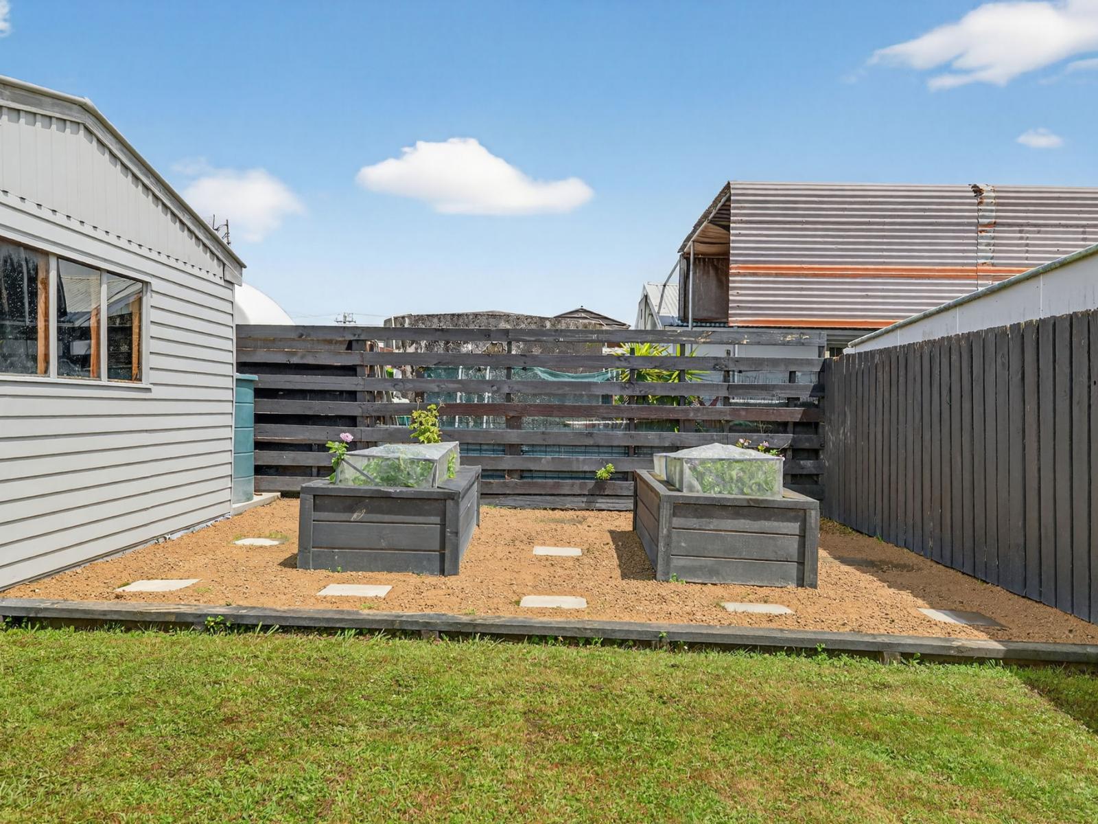 5 Cemetery Road, Sanson