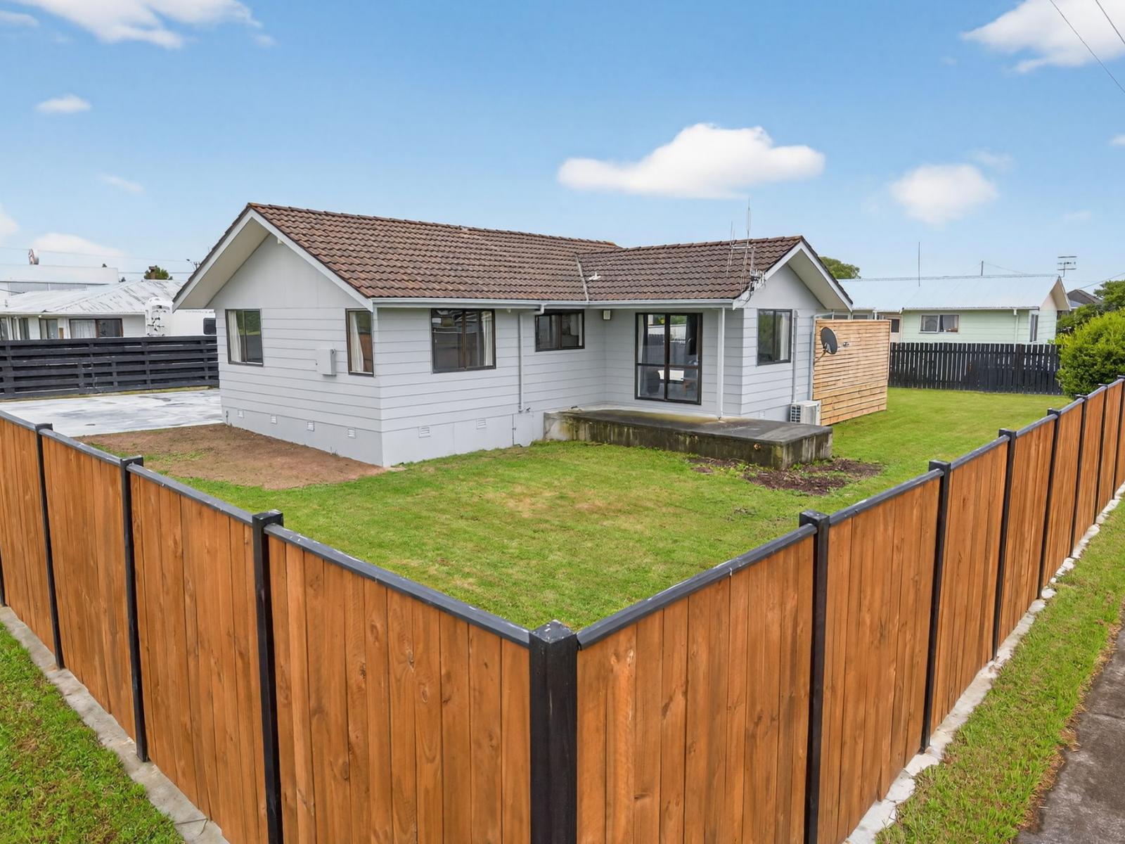 5 Cemetery Road, Sanson