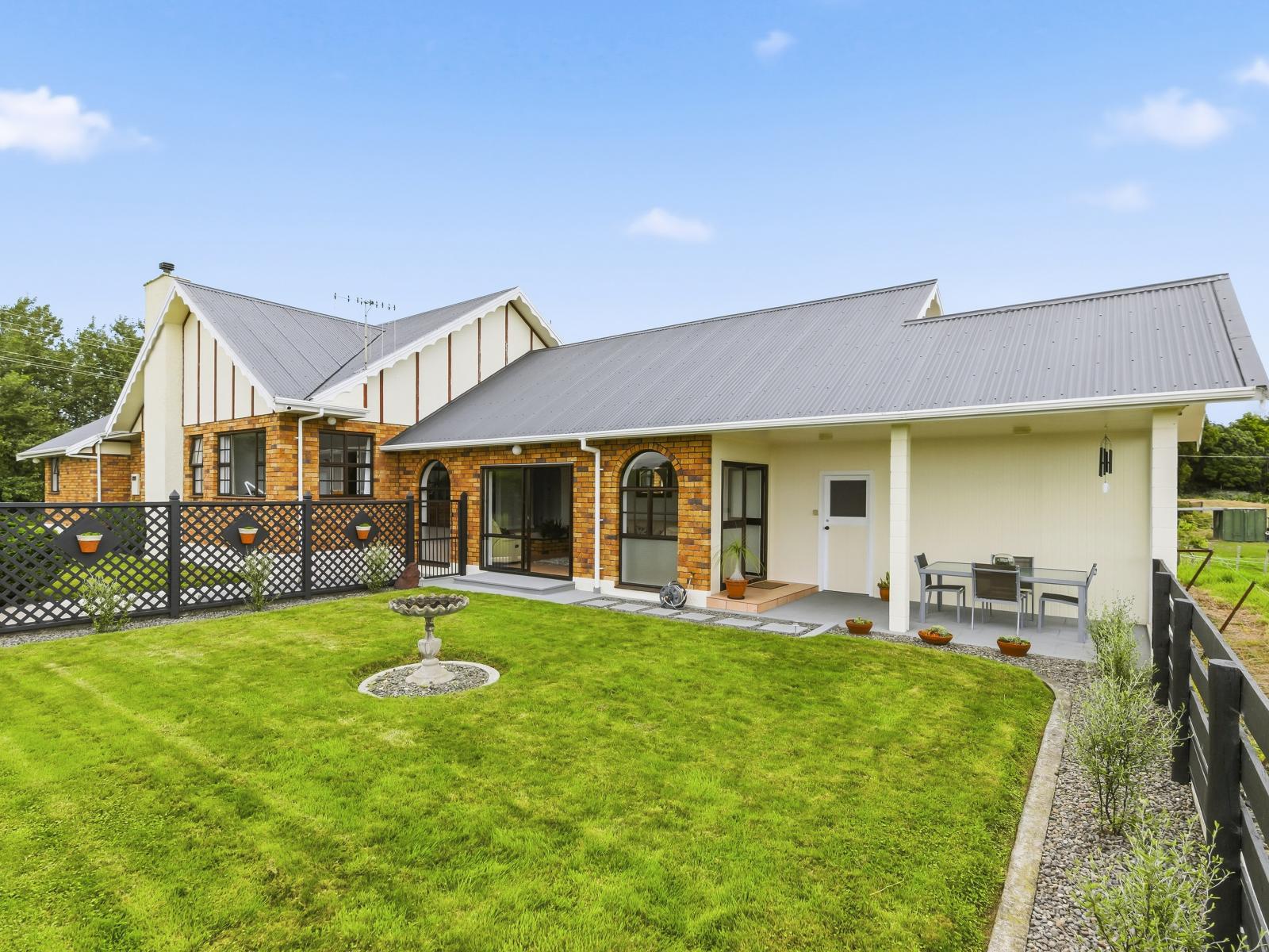 15 Koputaroa Road, Levin