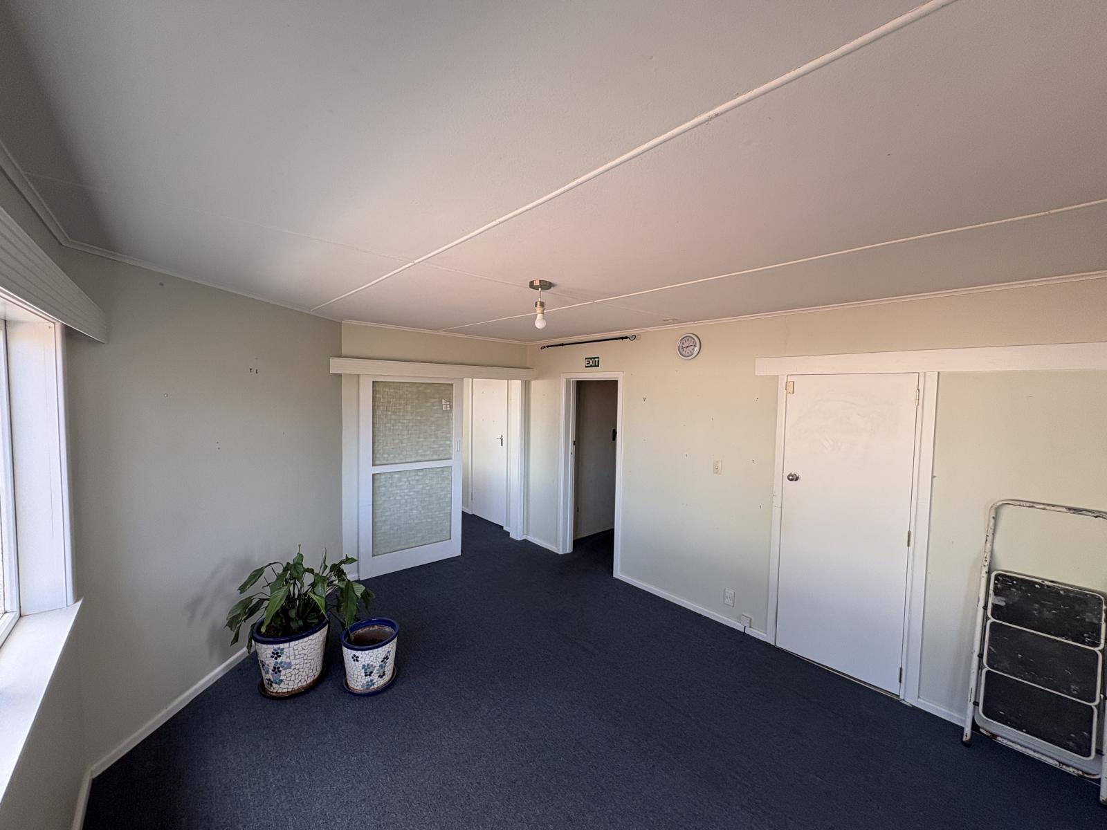 302 Southampton Street West, Hastings